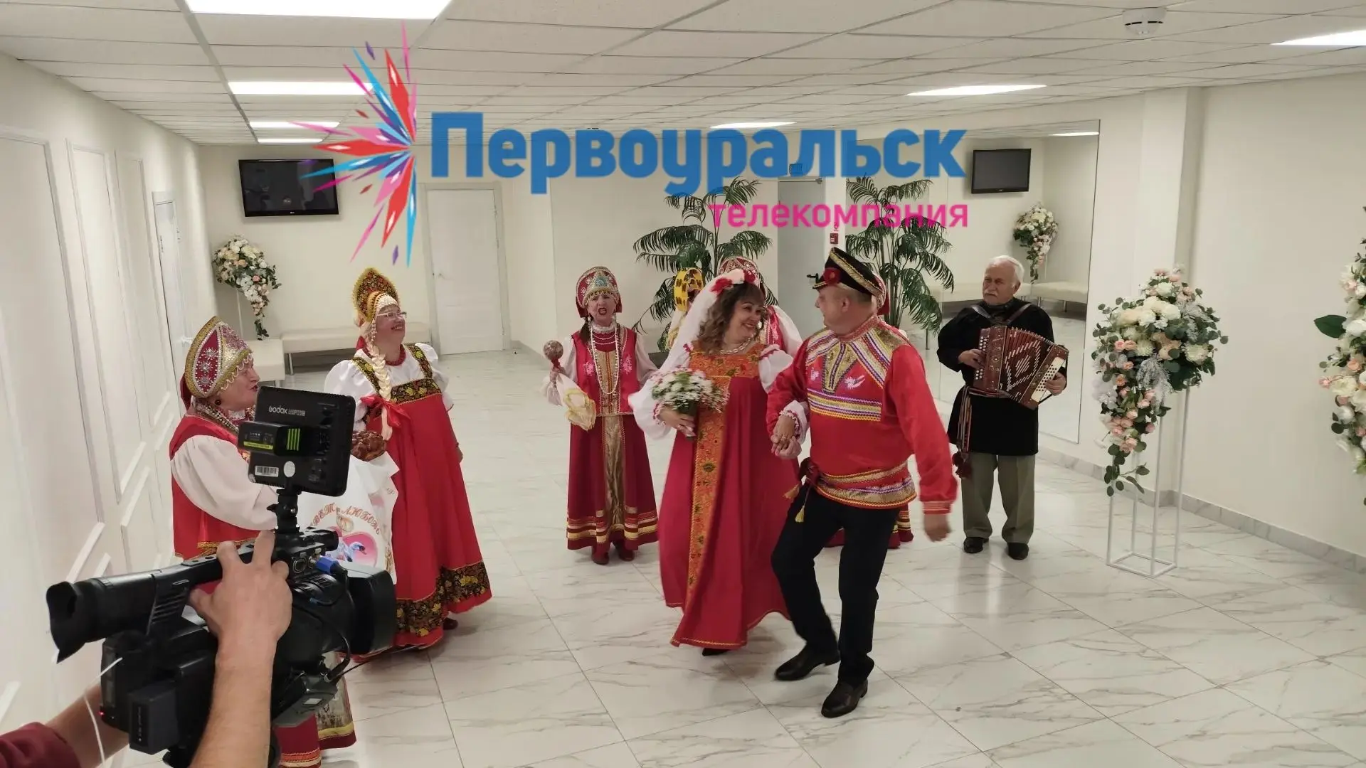 Первоуральская пара решила отметить годовщину свадьбы – 15 лет – в народном стиле