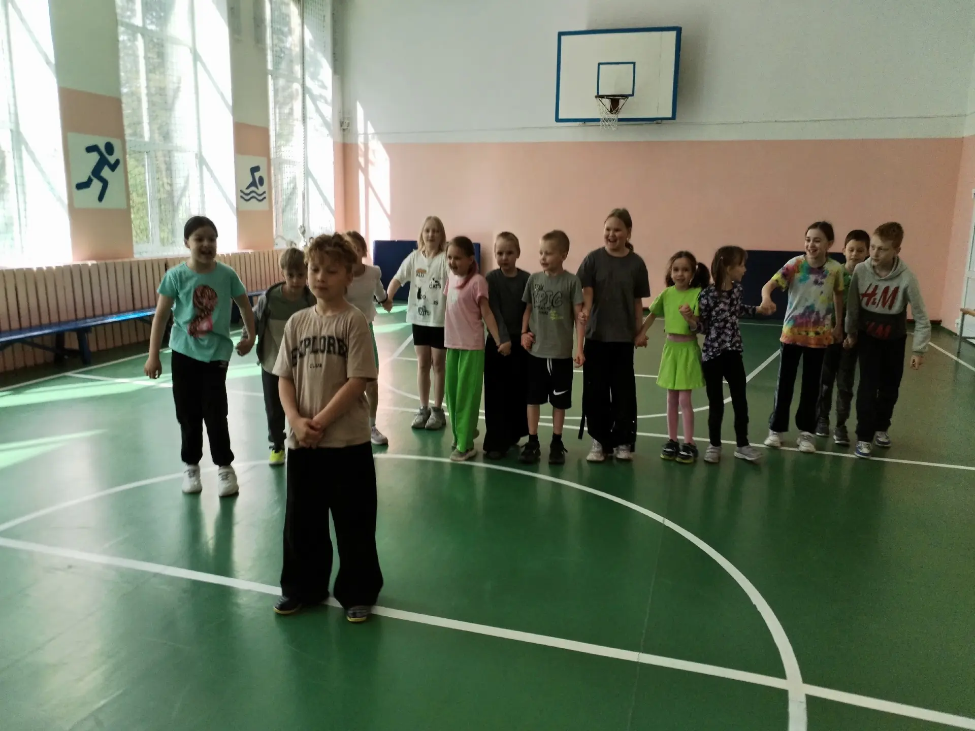 Ребята третьего отряда  очень любят играть в подвижные игры! Пополнили свою копилочку н...