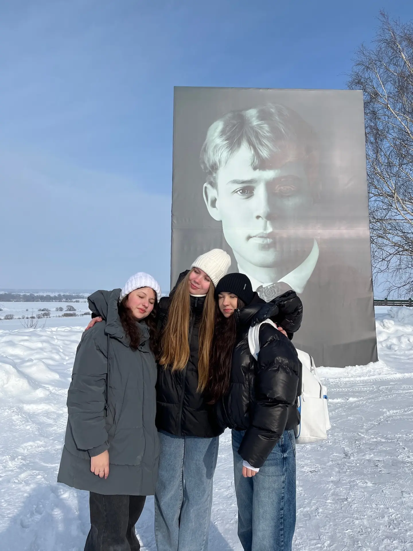 📚 Творчество Сергея Есенина очень впечатлило учеников 11  гуманитарного класса. Так  родилась идея с
