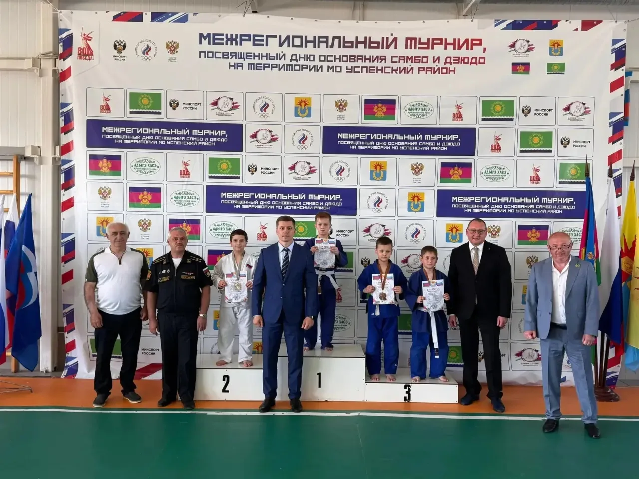 📣 Поздравляем Аракелова Артёма, ученика 3 «Г» класса, с заслуженным успехом!

Артём занял второе ме