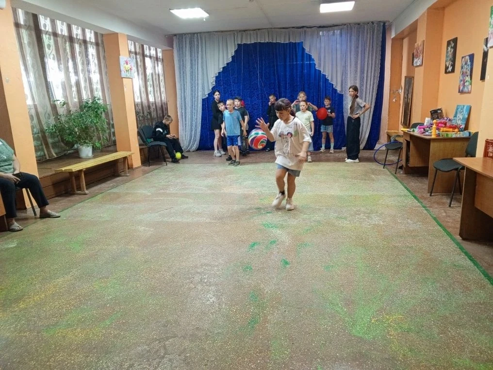 Сегодня, 16.06.2026, двери СДК Синельниково - 2, вновь открылись для шумных и веселых ребят из пришк