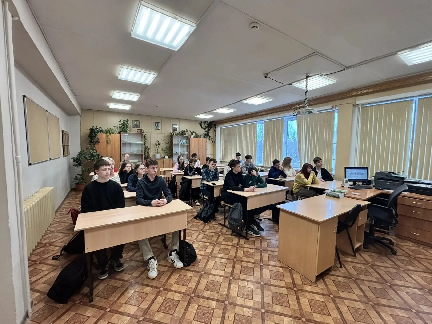 🚂 Профориентационная встреча в 9Б: будущее начинается сегодня!   Ученики 9Б класса получили уникальн