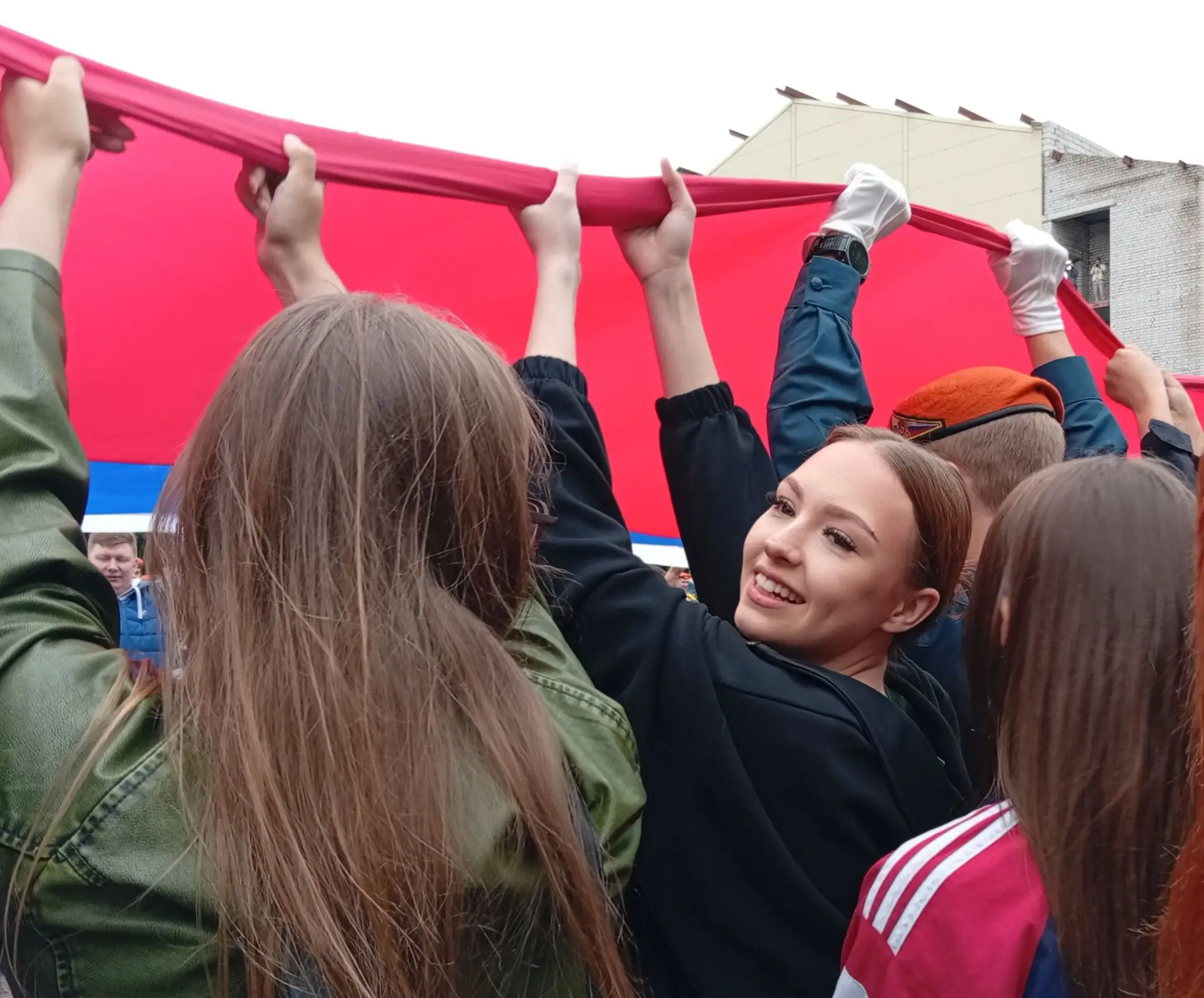 🇷🇺 Студенты Ивановского колледжа лёгкой промышленности на патриотической акции, приур...