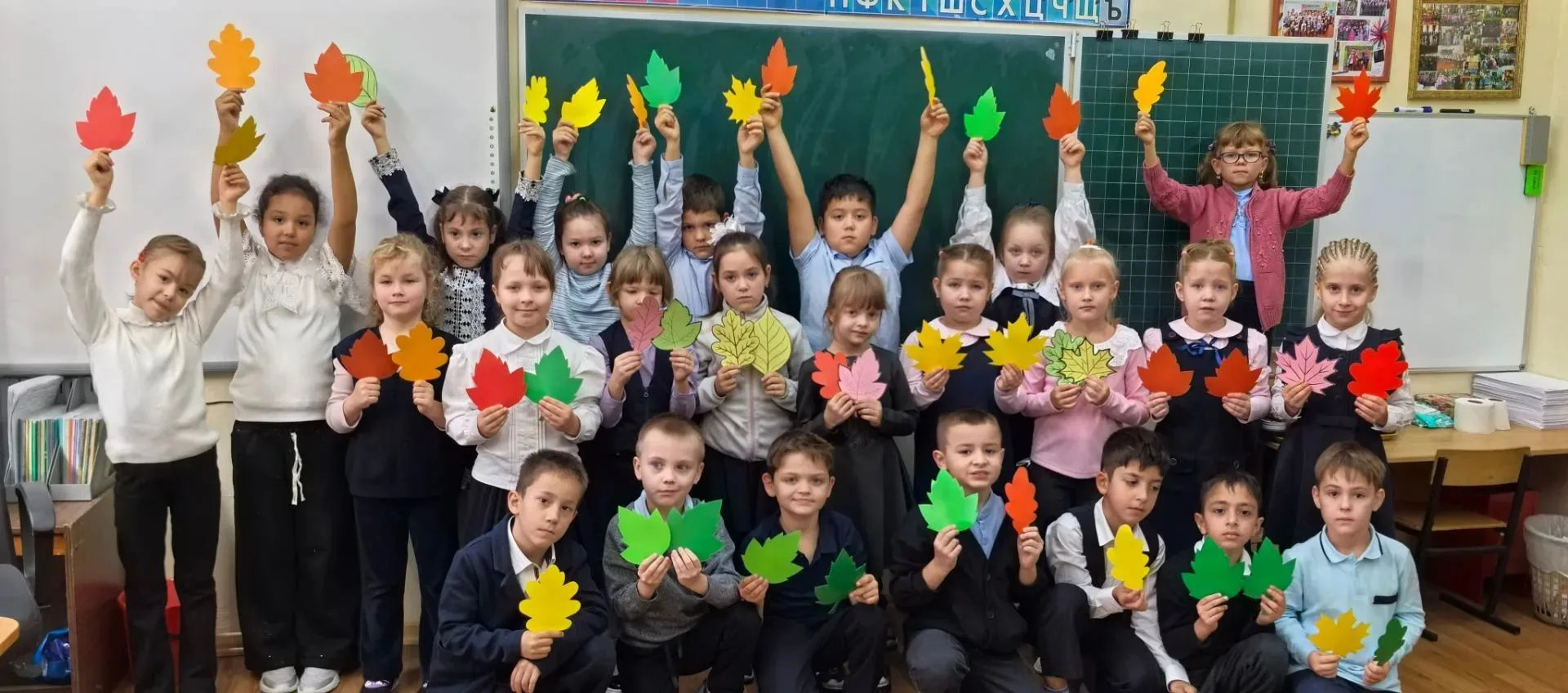 Сегодня в 1АА и 3АА классах под руководством Поповой С. А. и совместно с родителями был...