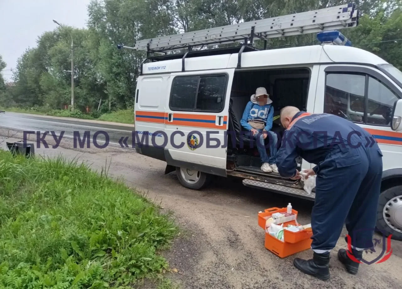🛴 Вдвоём на одном самокате: спасатели пришли на помощь травмированной женщине ⚡️

🟥 Вчера в округе