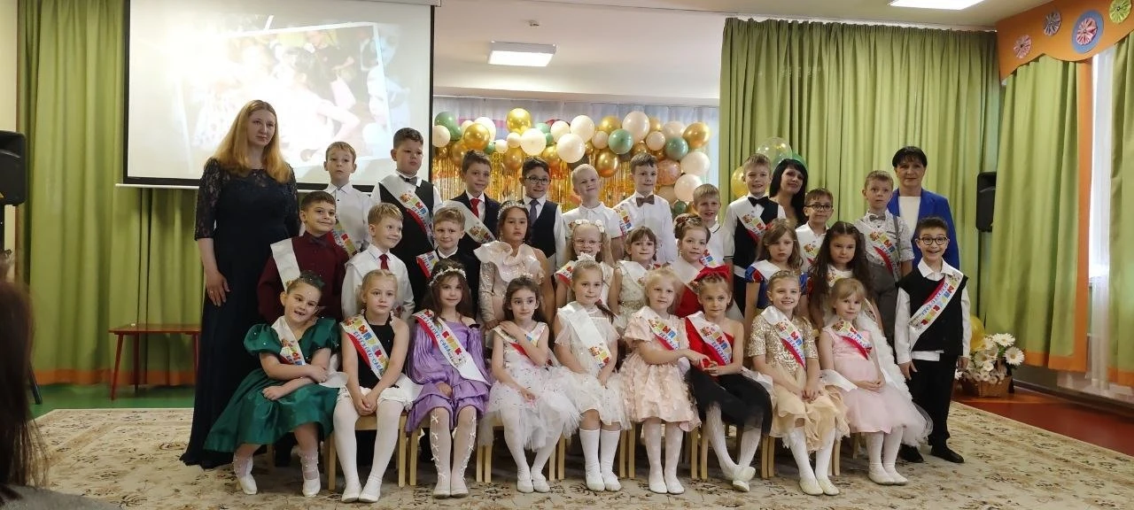 В последних числах мая в детском саду 16 прошли выпускные утренники.