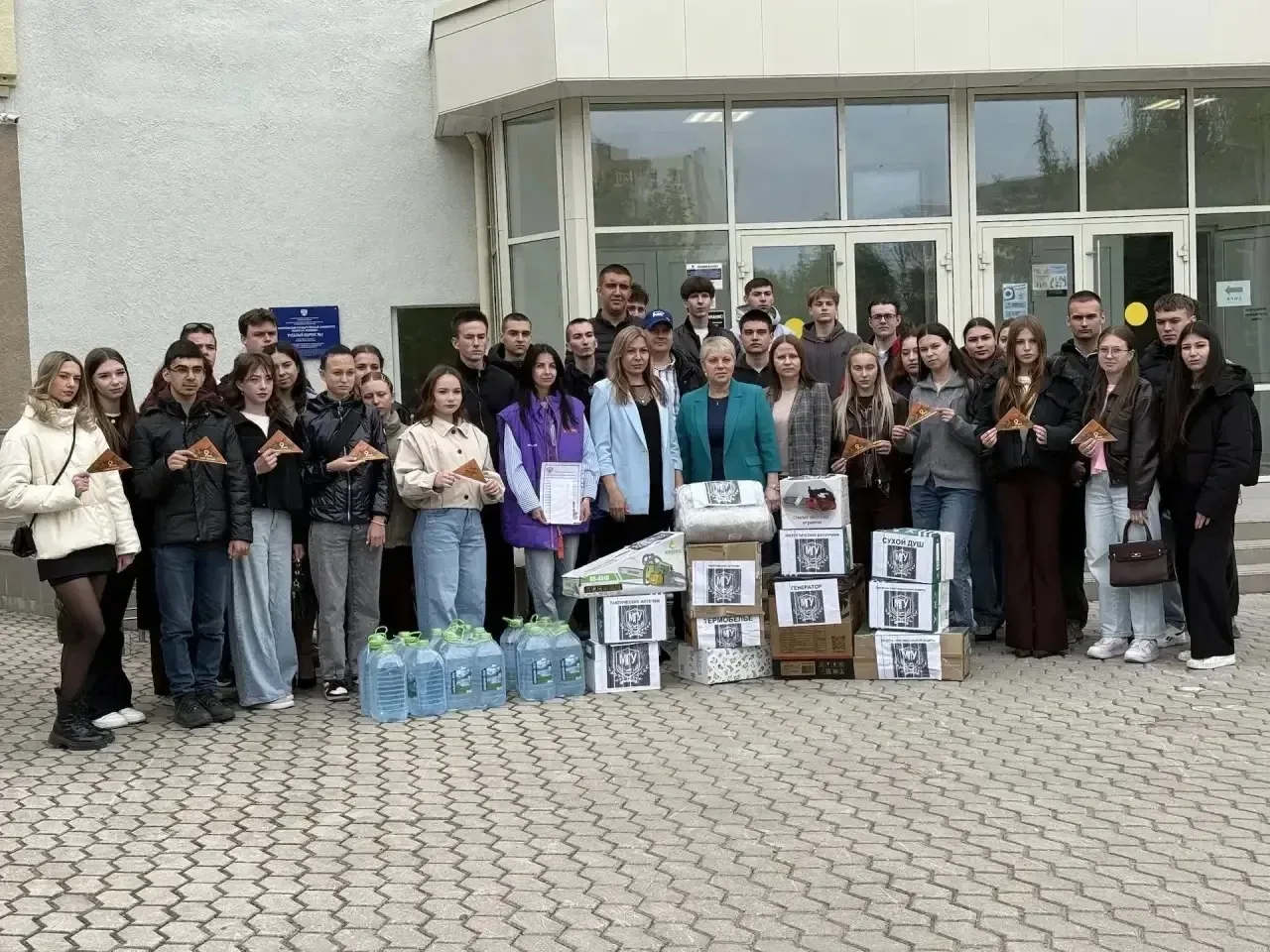 В Мариуполе утвердили меры поддержки волонтеров Глава Мариуполя Антон Кольцов… — публикация канала «МАРИУПОЛЬ»