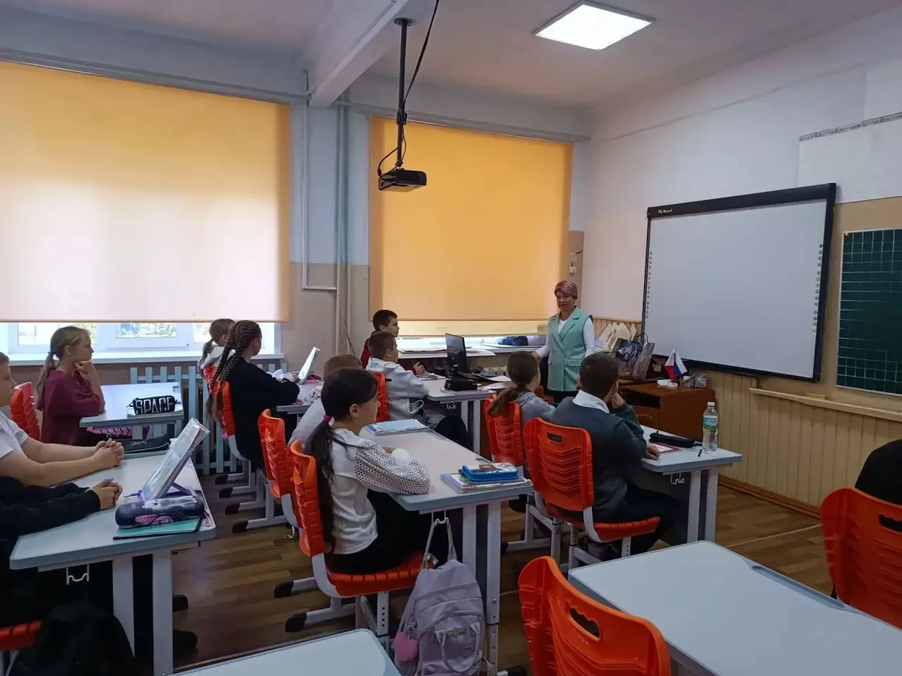 Нашу школу посетила начальник отдела охраны труда администрации Кавалеровского муниципа...