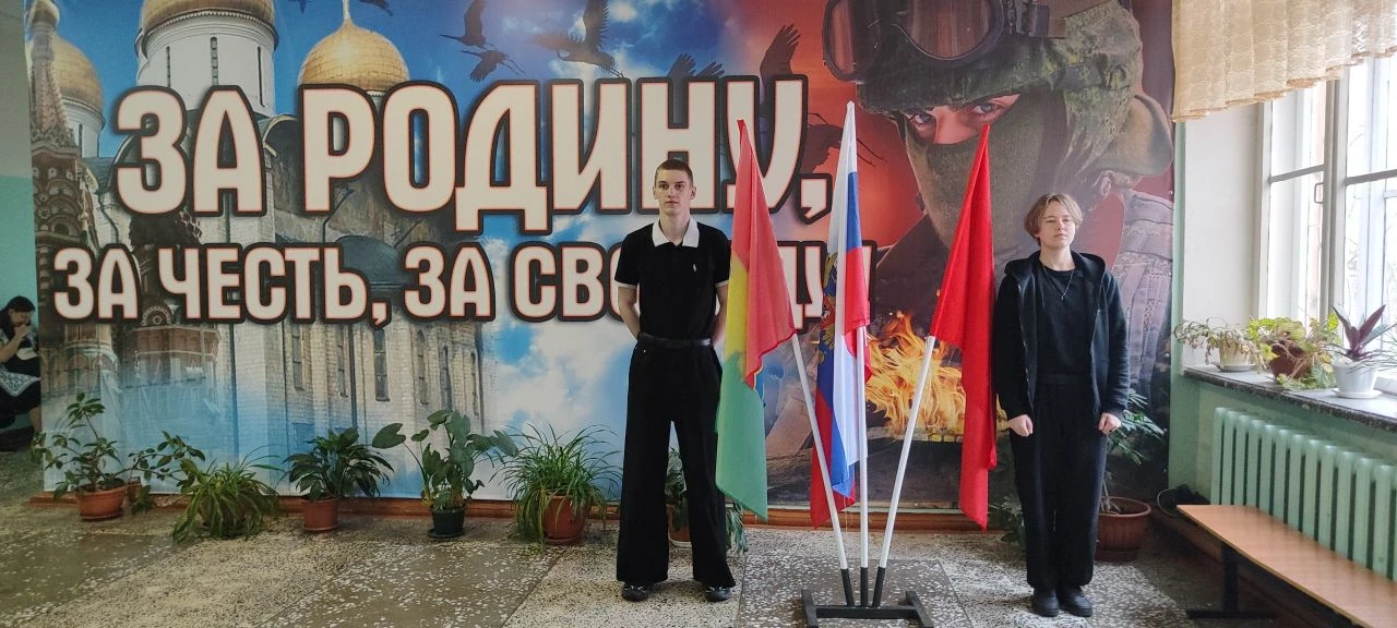 Утро понедельника, 18 мая 2026 года, в школе началось с торжественной линейки, поднятия...