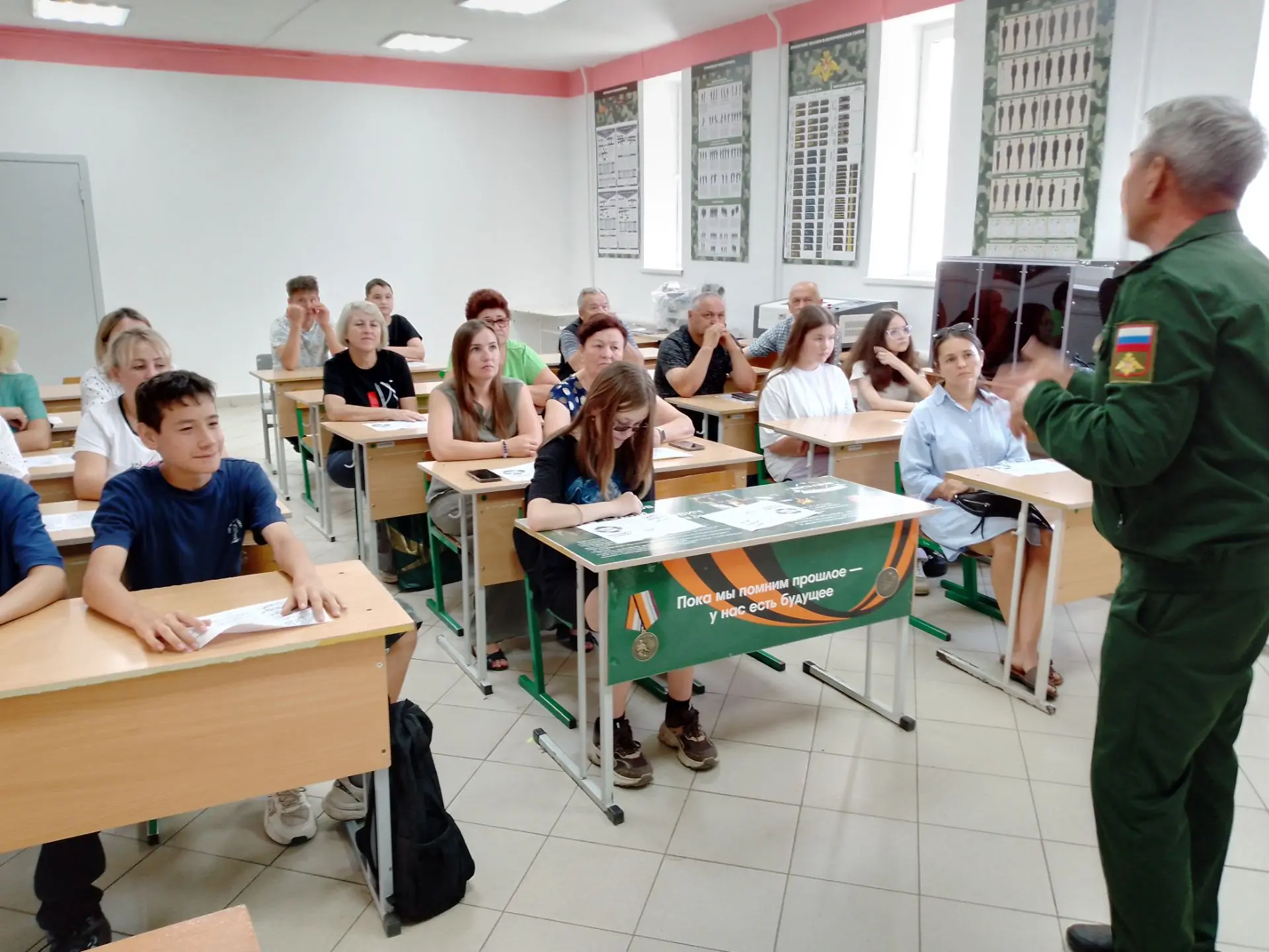 На базе учебно‑консультационного пункта по гражданской обороне и чрезвычайным ситуациям прошло обуче