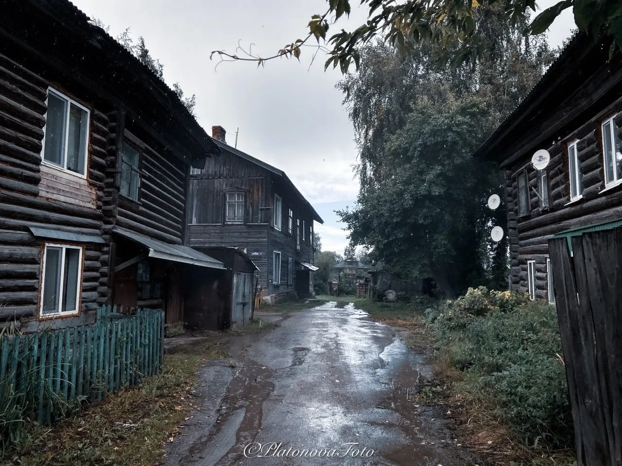 🏚 В Кунгуре сохранились деревянные бараки, где интерьер словно застыл на несколько дес...