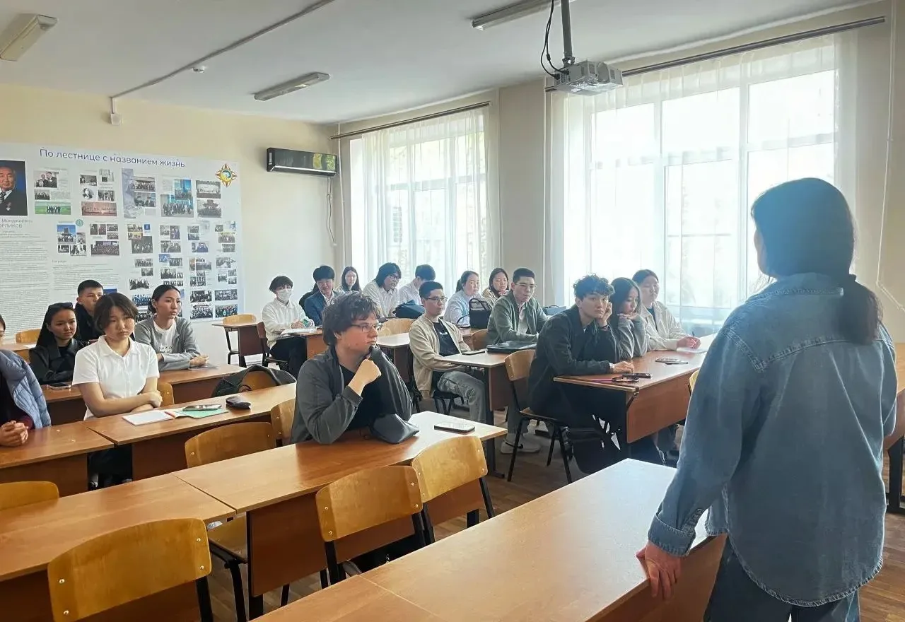 📚В начале мая Малая академия наук КалмГУ организовала консультации по подготовке к ЕГЭ в самый ответ