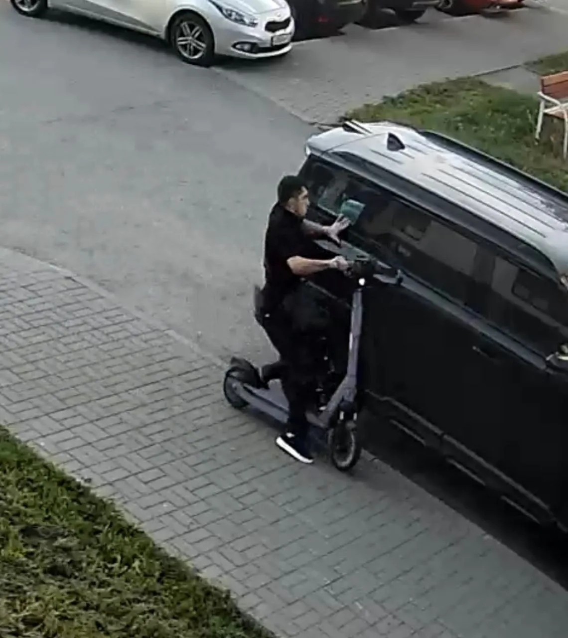 1 августа в 19:50(дата и время взято с камеры наблюдения), во дворе ЖК Рантала данный м...