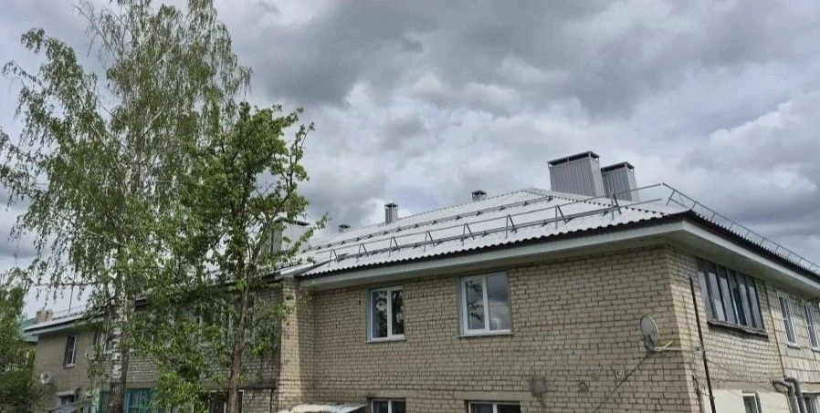 В селе Каликино Добровского округа капитально отремонтировали четырехскатную крышу 🏠