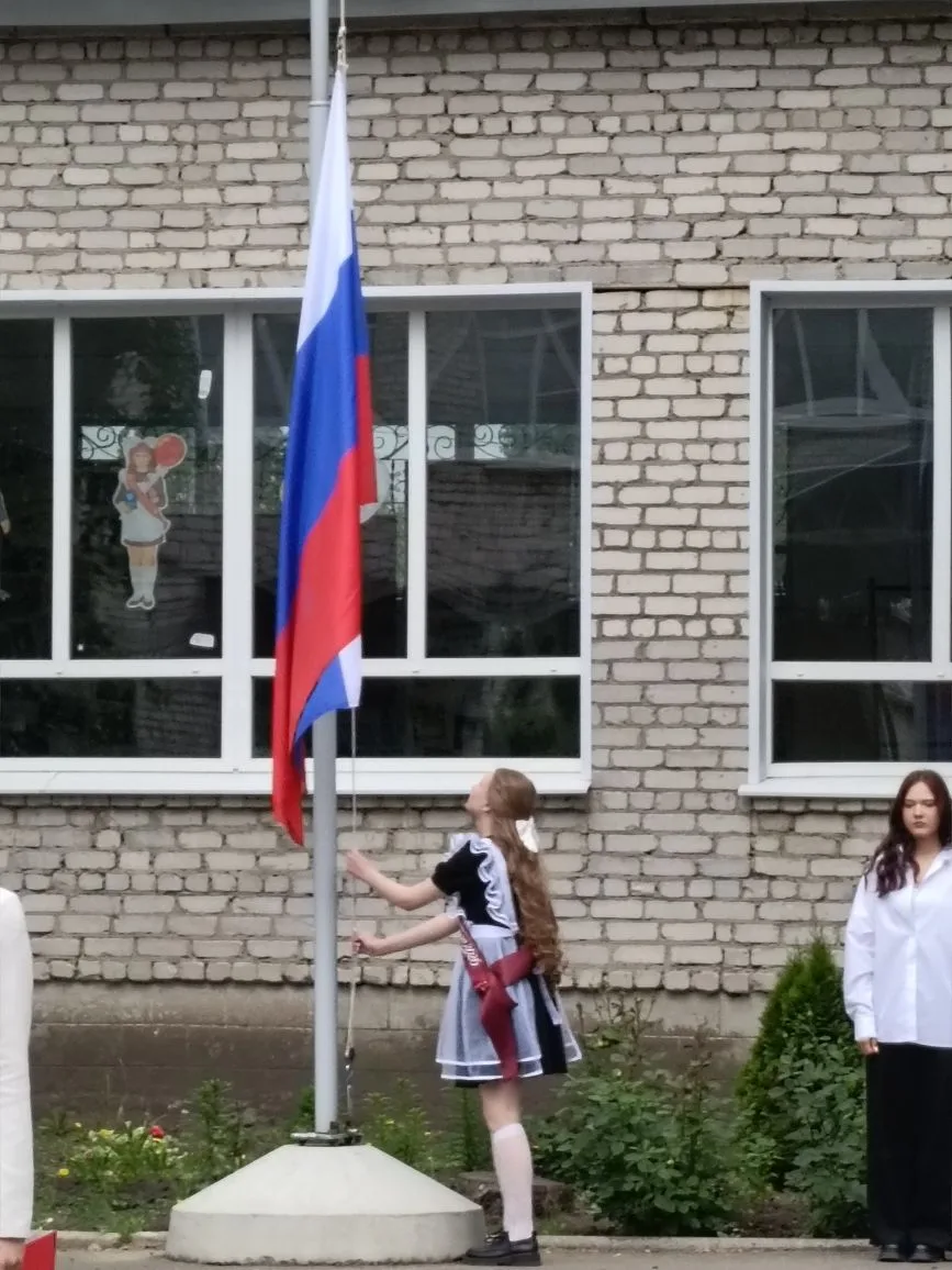Сегодня — особенный день в нашей школе

Сегодня для наших выпускников прозвучал последний школьный з