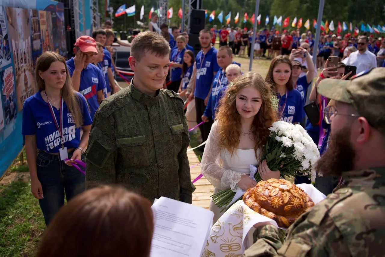 💙Свадьба в кругу 1500 друзей — на Всероссийском форуме «Гвардейск» образовалась новая ...