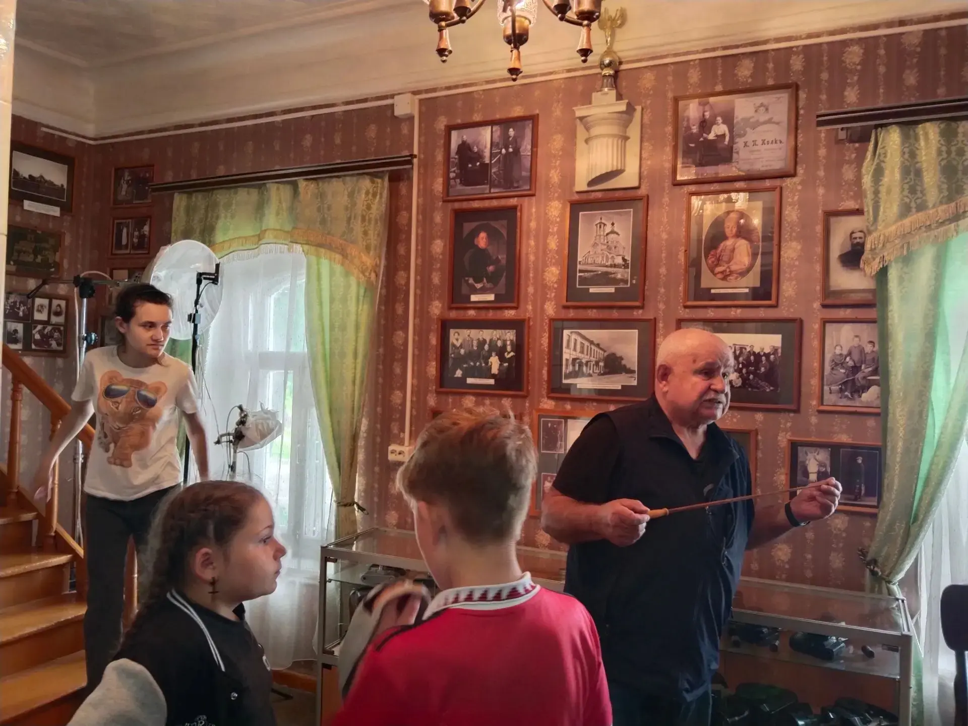 📸 День в нашем лагере: путешествие в прошлое через объектив! 🏛️

Сегодня наши ребята совершили нас