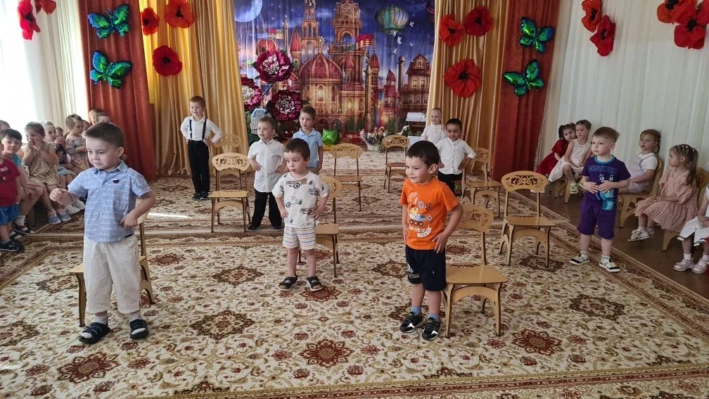 🇷🇺 С любовью к Родине: дошкольники отметили День России

В преддверии 12 июня в дошкольных корпуса