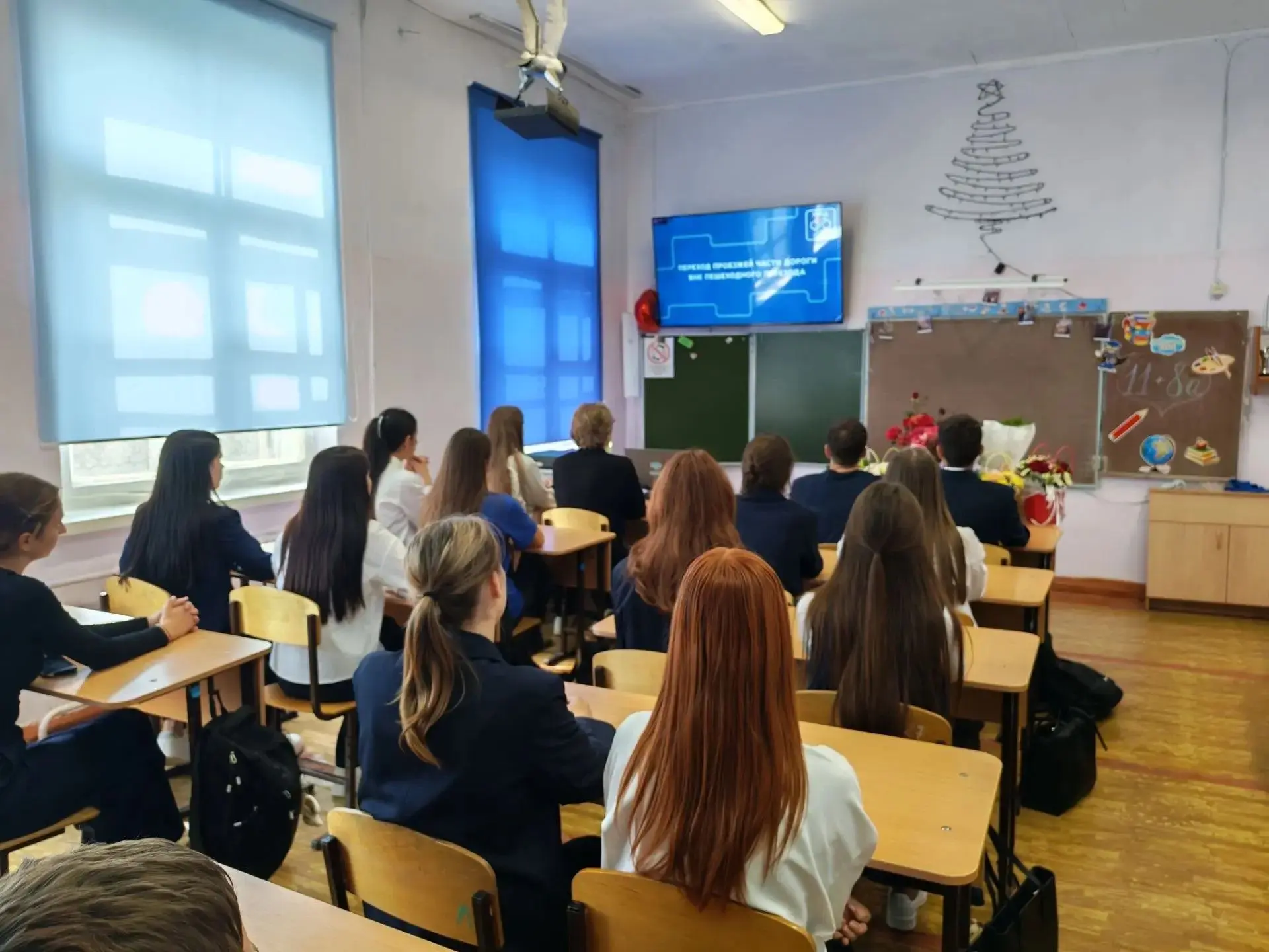 В 8А и 11 классах прошла беседа о Правилах дорожного движения и профилактике дорожно‑тр...