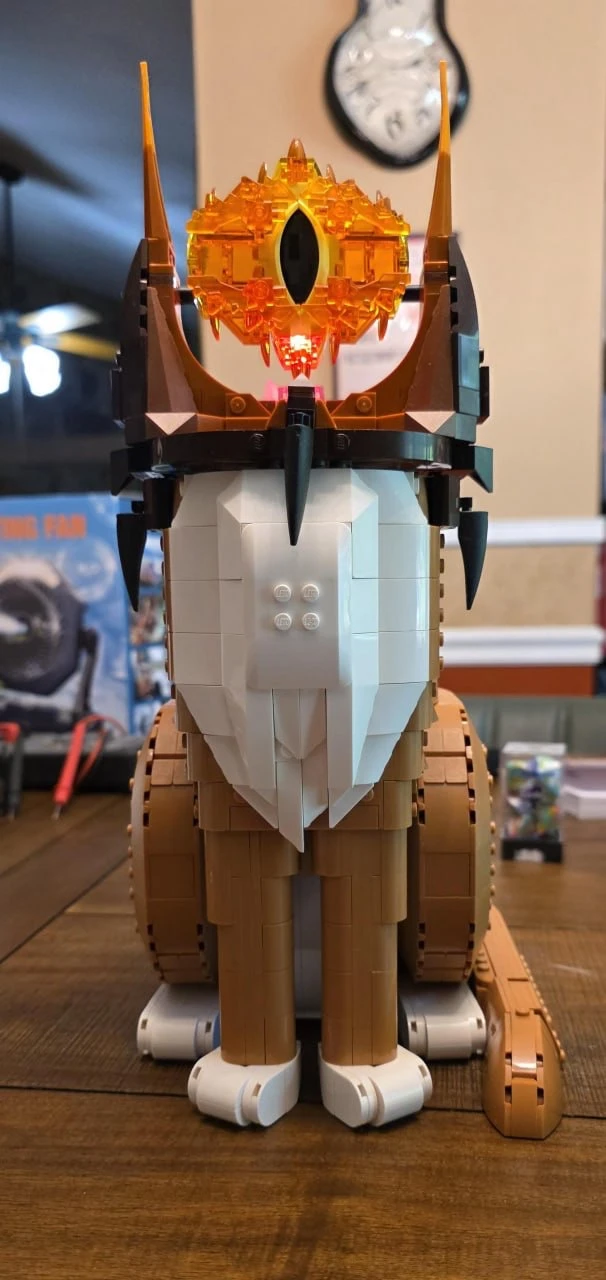 🐈Око Мяурона от Stardro 

Прямо в душеньку смотрит, пушистый!👁️

@LEGO