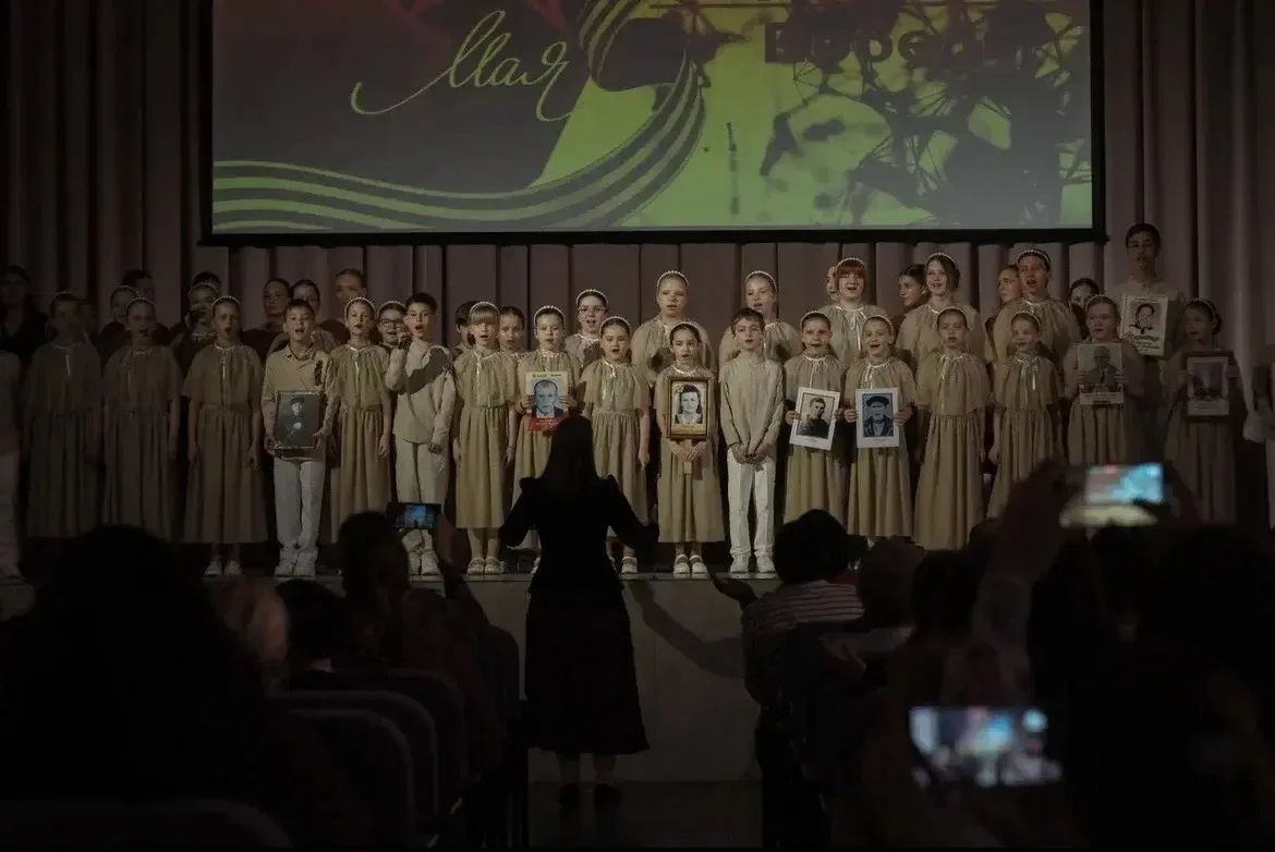 🎶 В сердце каждого из нас звучит Победа! 🕊️  В нашей школе прошел праздничный концерт, посвященный в
