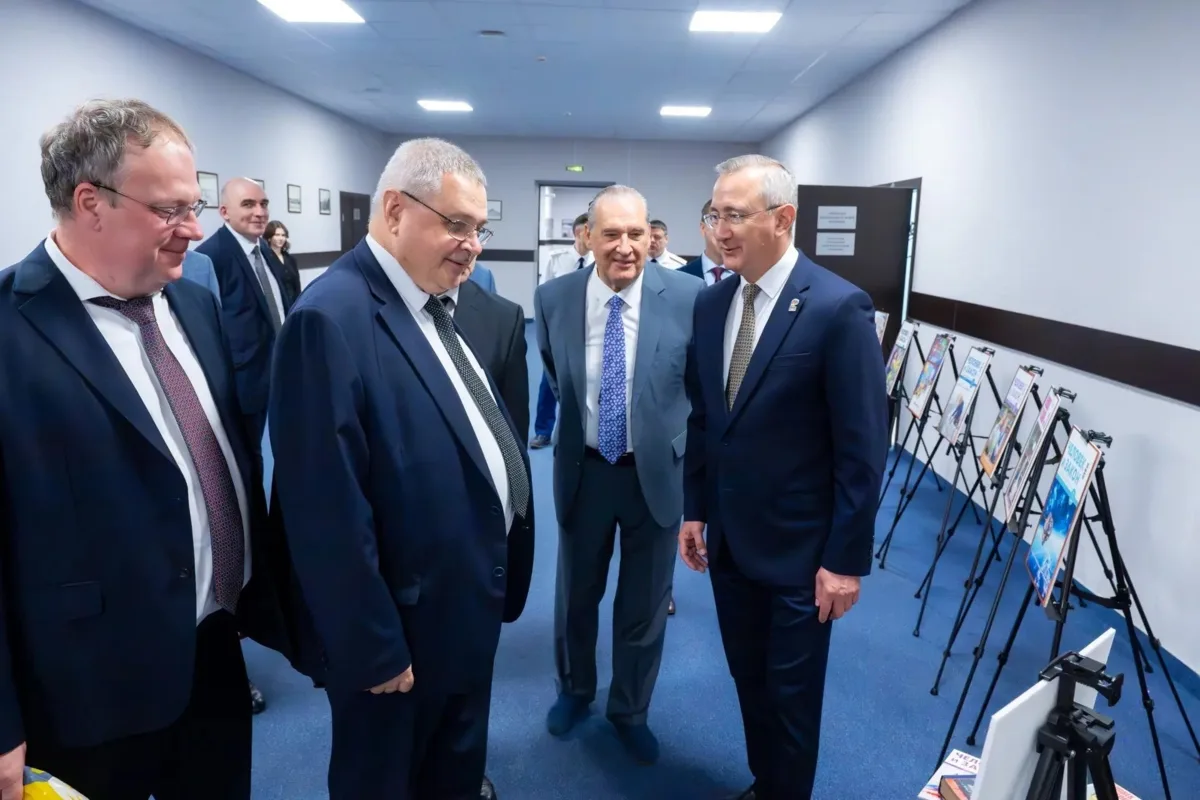 Владислав Шапша принял участие в круглом столе, посвященном 55-летнему юбилею журнала «...