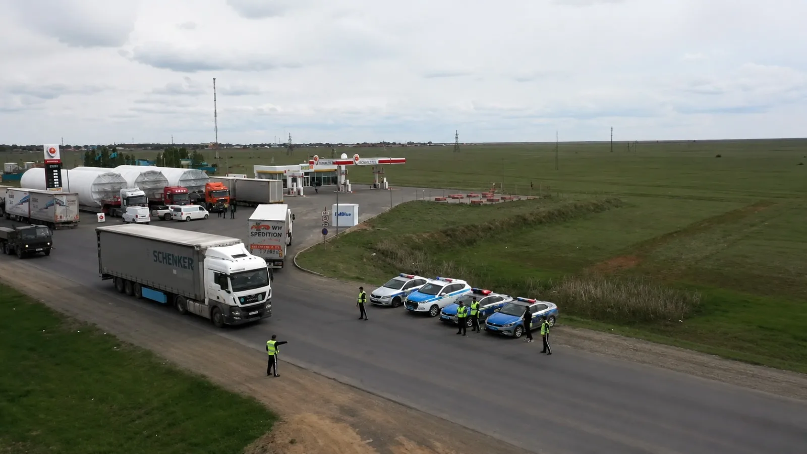 Казахстан выставил на границе 59 полицейских постов для борьбы с незаконным вывозом топлива. С начал