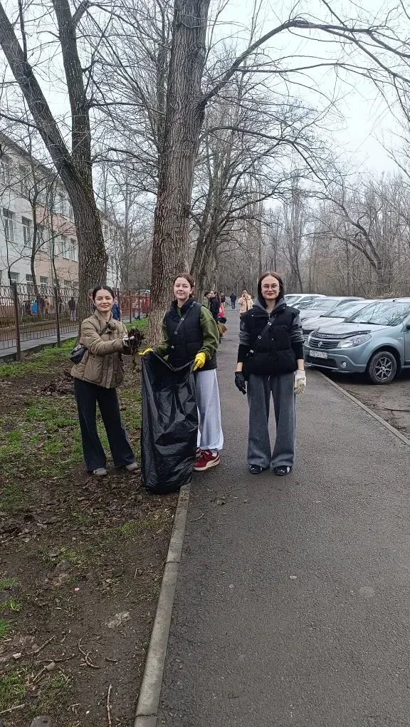 В минувшую субботу территория Лицея №71 преобразилась благодаря дружной и слаженной работе всех, кто