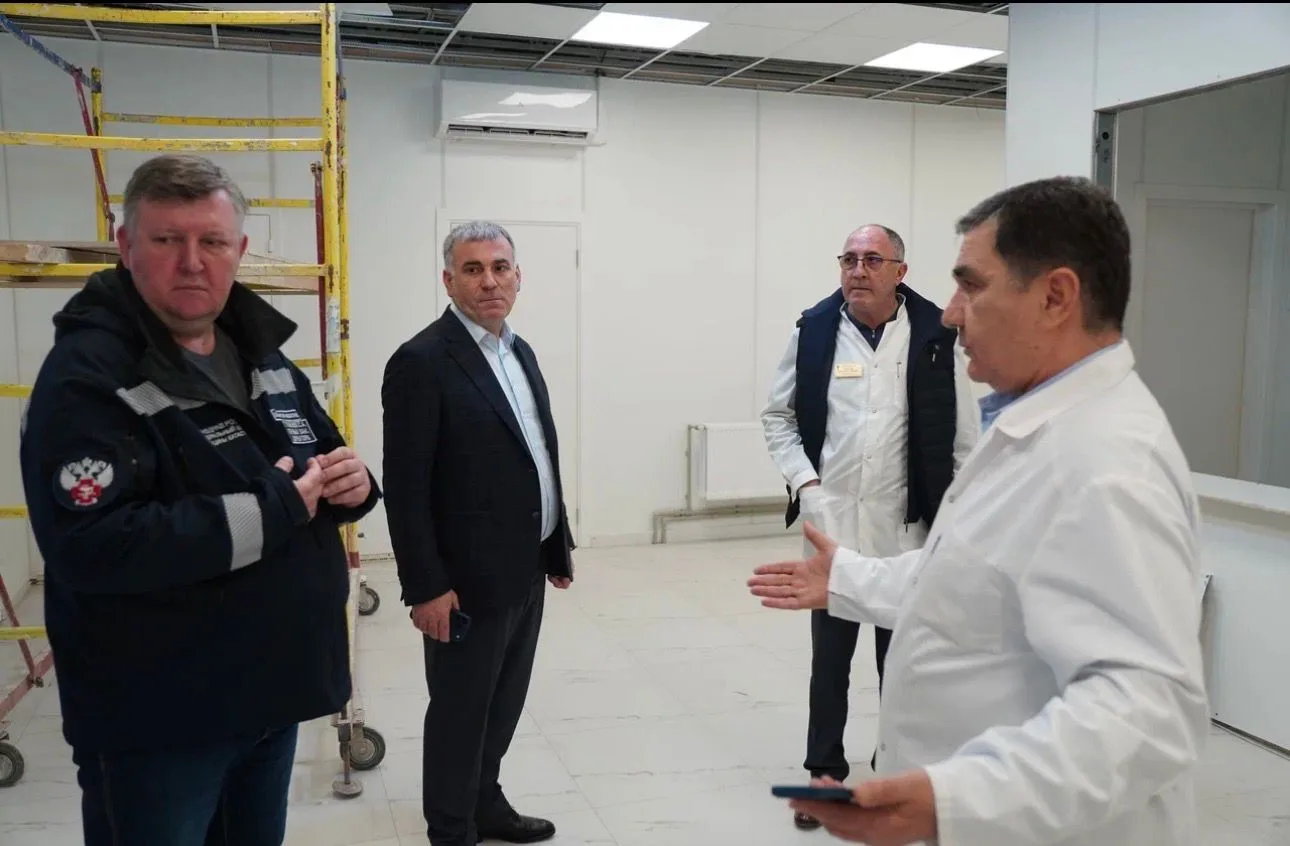Министр здравоохранения Республики Дагестан Ярослав Глазов, в сопровождении федеральных экспертов, п
