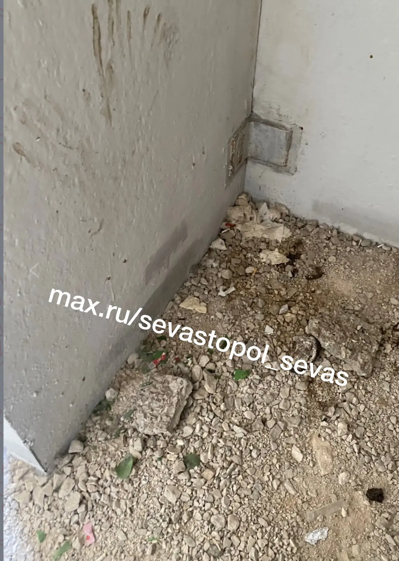 После поворота на Балаклаву  , г-но размазано по стенам и везде , стекла, в общем ужас!

Наш канал Т