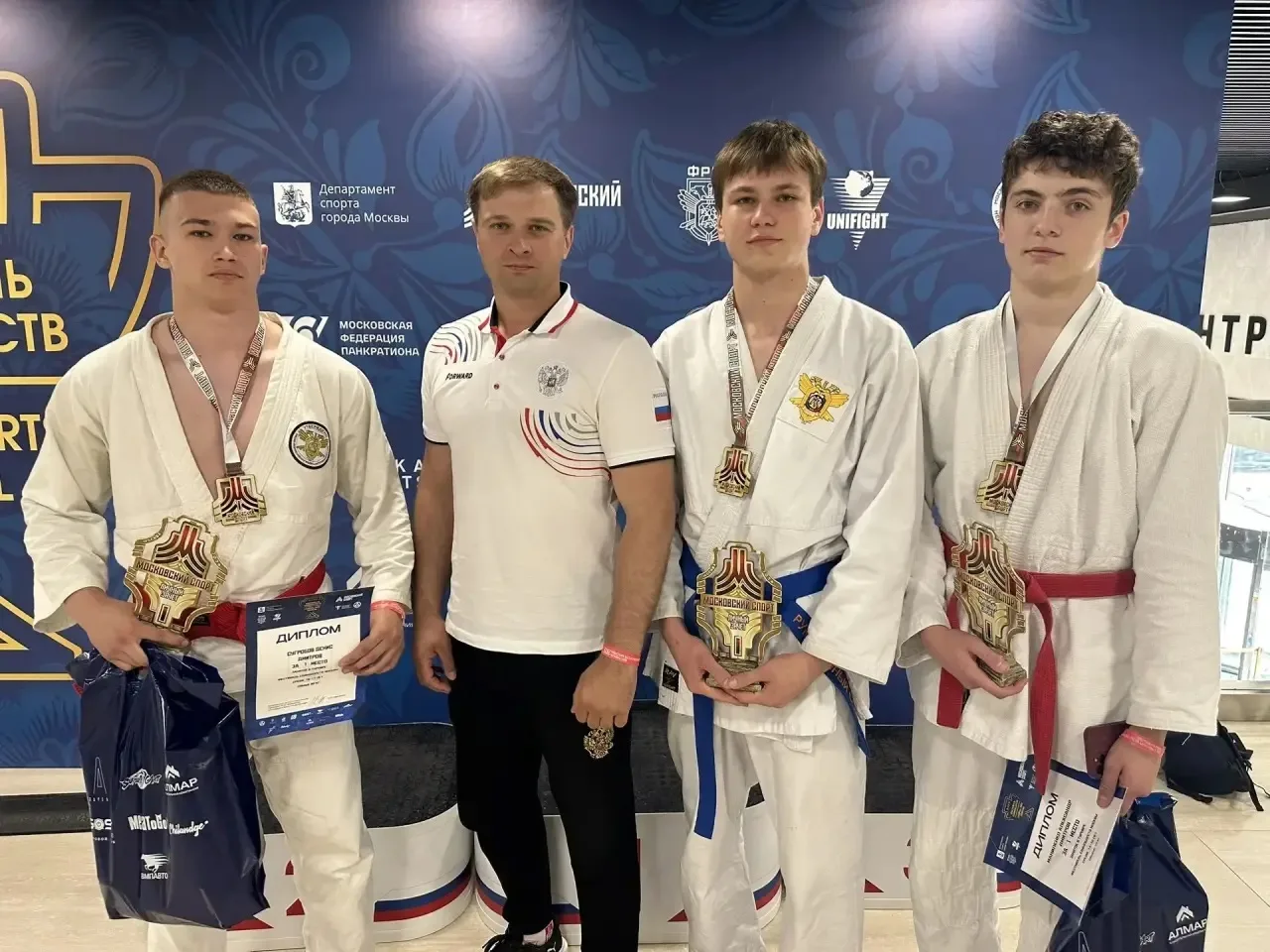 3 «золота» на московском фестивале единоборств у воспитанников «Яхромы»!

🤼‍♂️ 7 июня в Международн