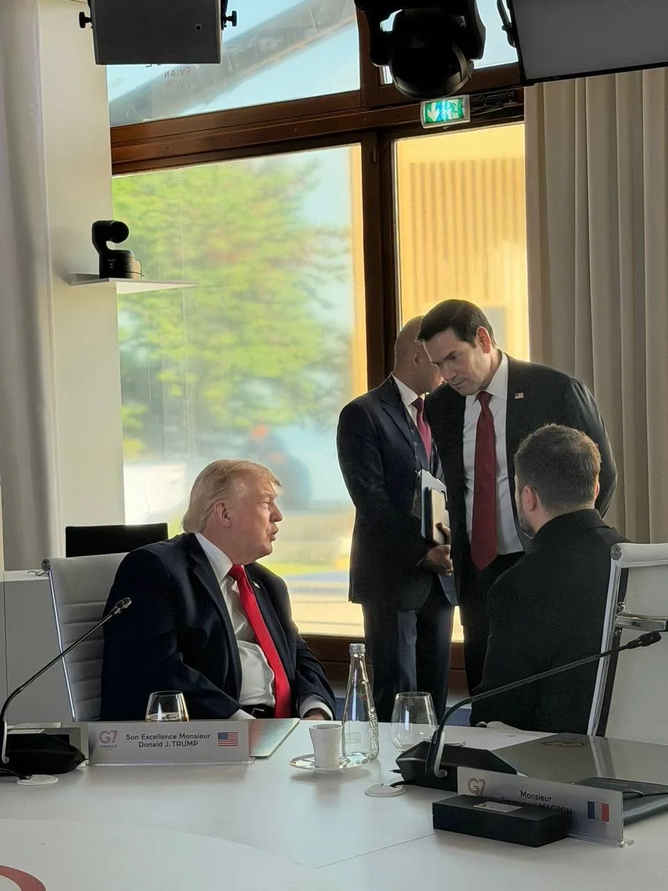 Судя по «пятиминутке» с Трампом, которую Зебле организовал 
госсекретарь США Рубио, который по всем 
