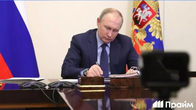 Путин одобрил закон об аресте имущества уехавших россиян, которые совершили администрат...