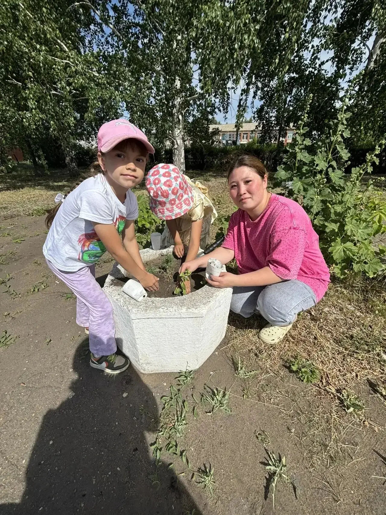 🌼 Маленькие руки — большое дело! 🌼

Ученики 1–3 классов, под руководством специалиста по работе с 