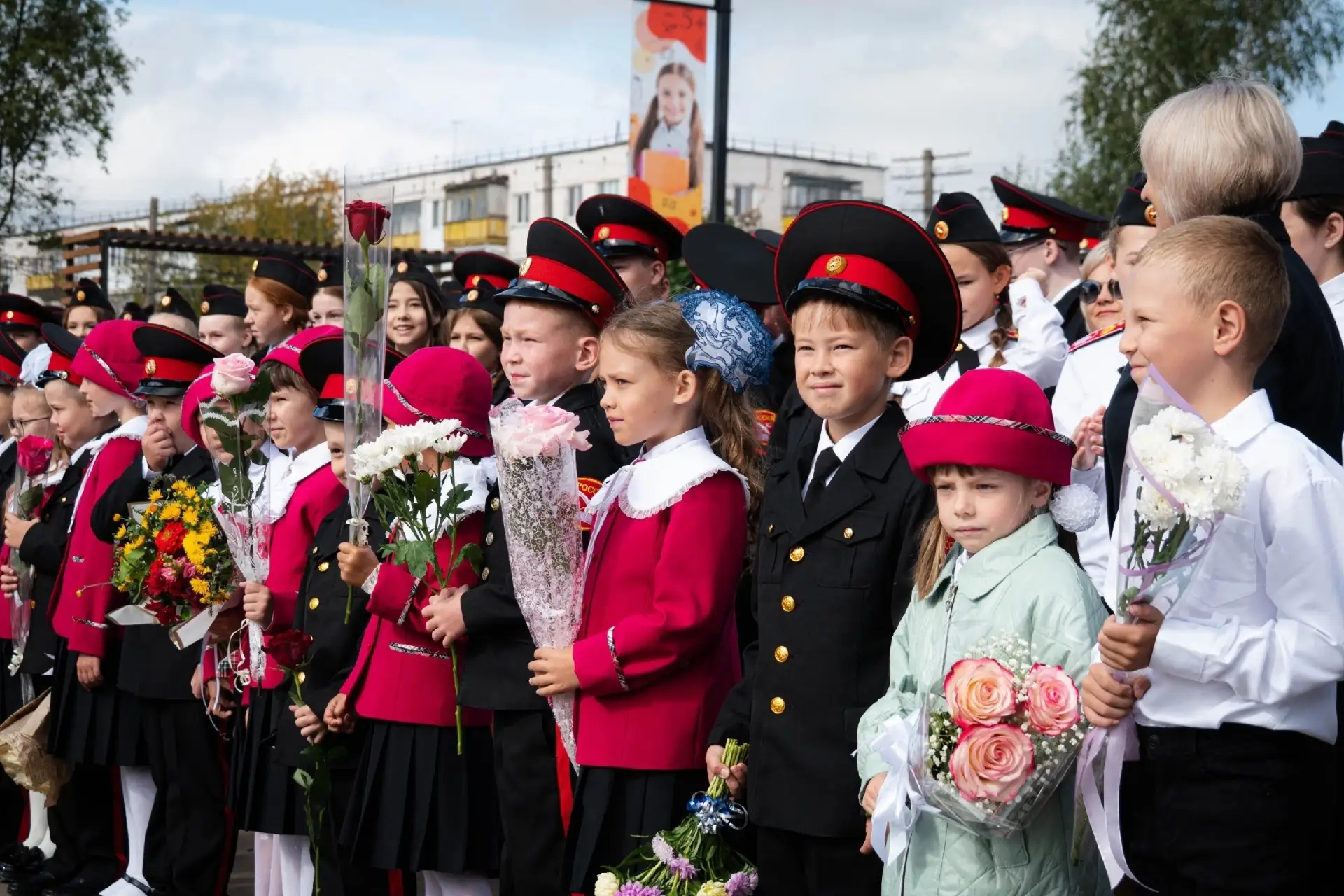 К 1 сентября родители готовы потратить около 4 тысяч рублей на букет для учителя 💵 💐.