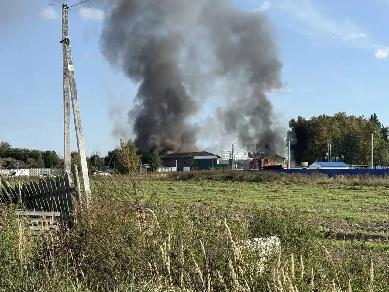 ⚡️Мощный пожар в подмосковном Одинцово — полыхает строительной рынок, подтвердили @msk1...