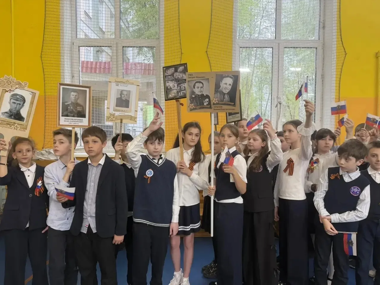 💫 Победный май  🌿 В нашей школе прошли праздничные линейки для 4, 5 и 6 классов. Дети приняли участи