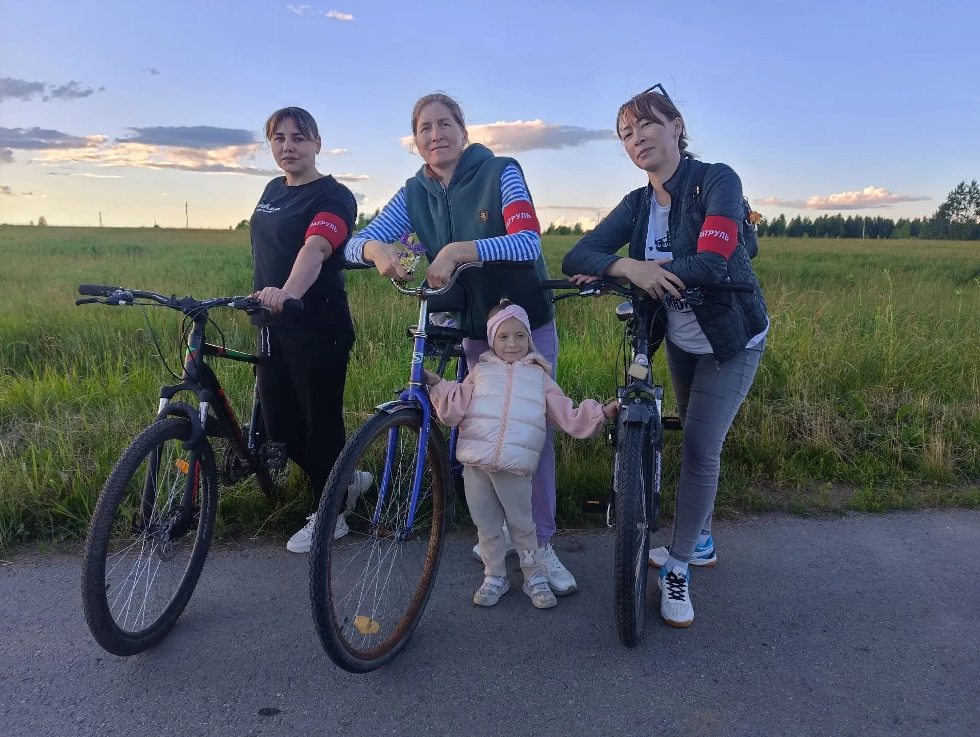 ВЕЛОПАТРУЛЬ

🚴‍♀️🚴Любите ли вы ветер в лицо и лёгкое покачивание седла? У нас, в деревне, велосипе
