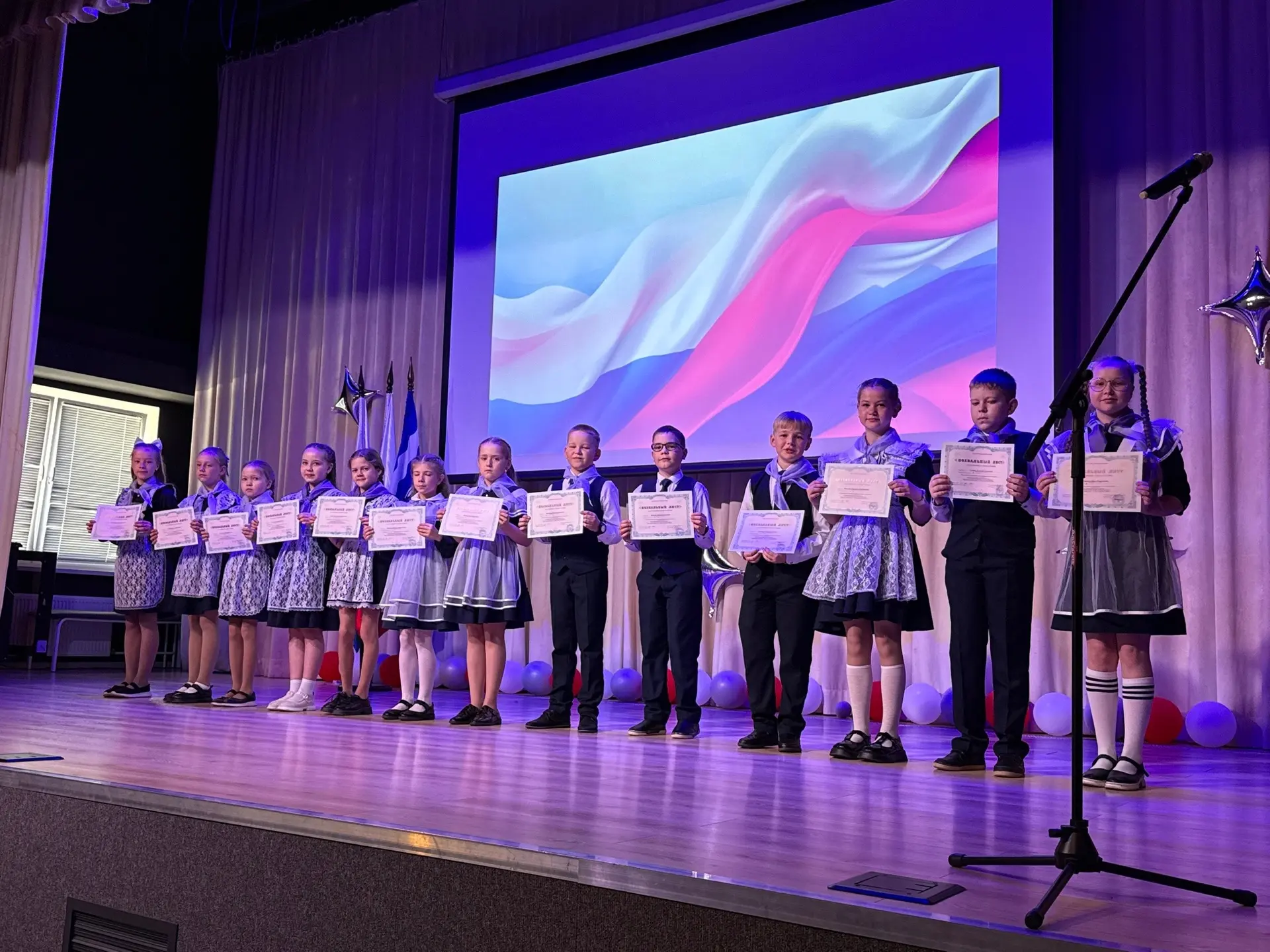 🔔25 мая прошла торжественная линейка для учеников 1-4 классов по итогам учебного года.