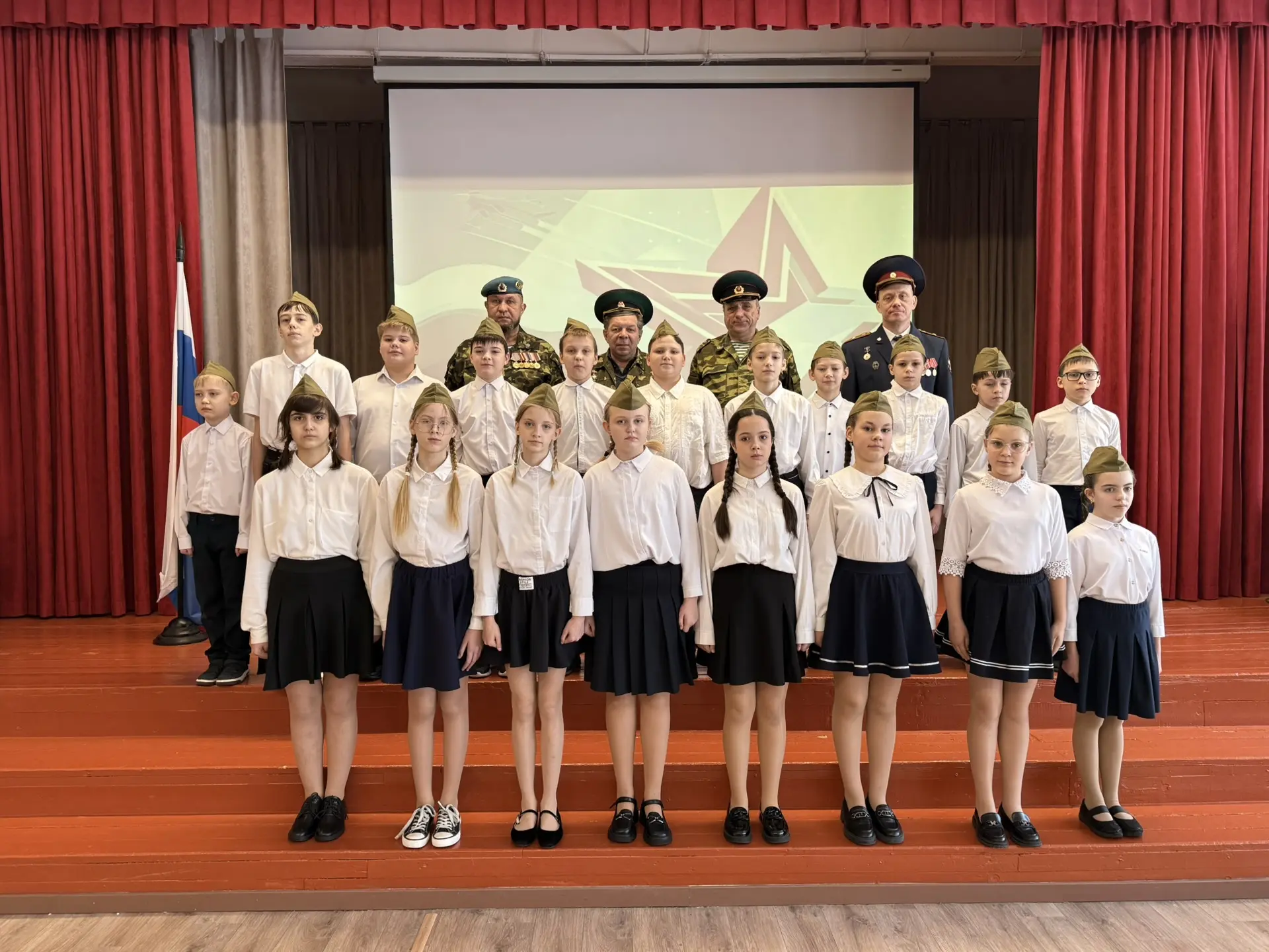 📣 Военно-патриотический месячник в нашей школе! 🎖️  С радостью сообщаем, что с 12 по 24 февраля в на