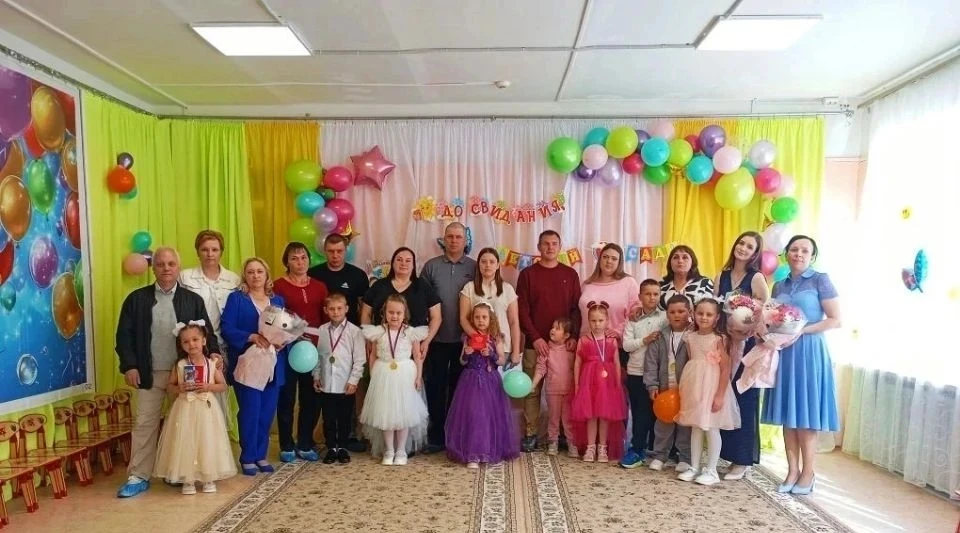 В МОУ «Спасская СОШ» Дошкольное отделение №17 с большим торжеством прошёл выпускной в г...