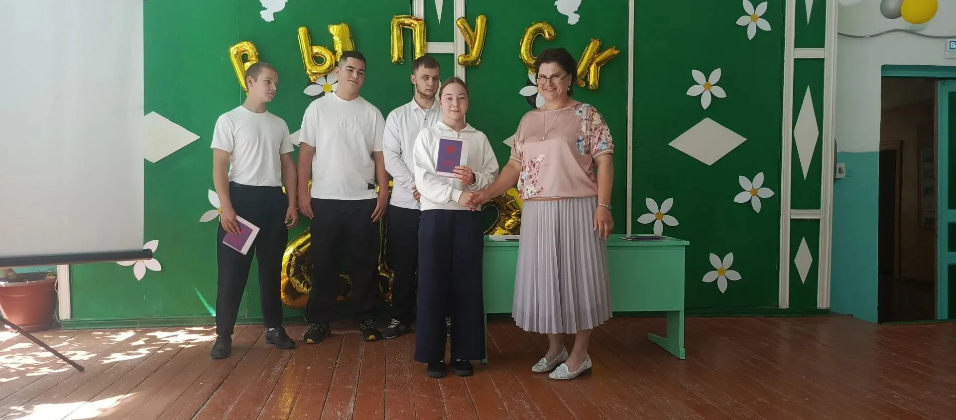 26.06.2026 Вручение аттестатов.  Школа позади. В добрый путь, ребята!