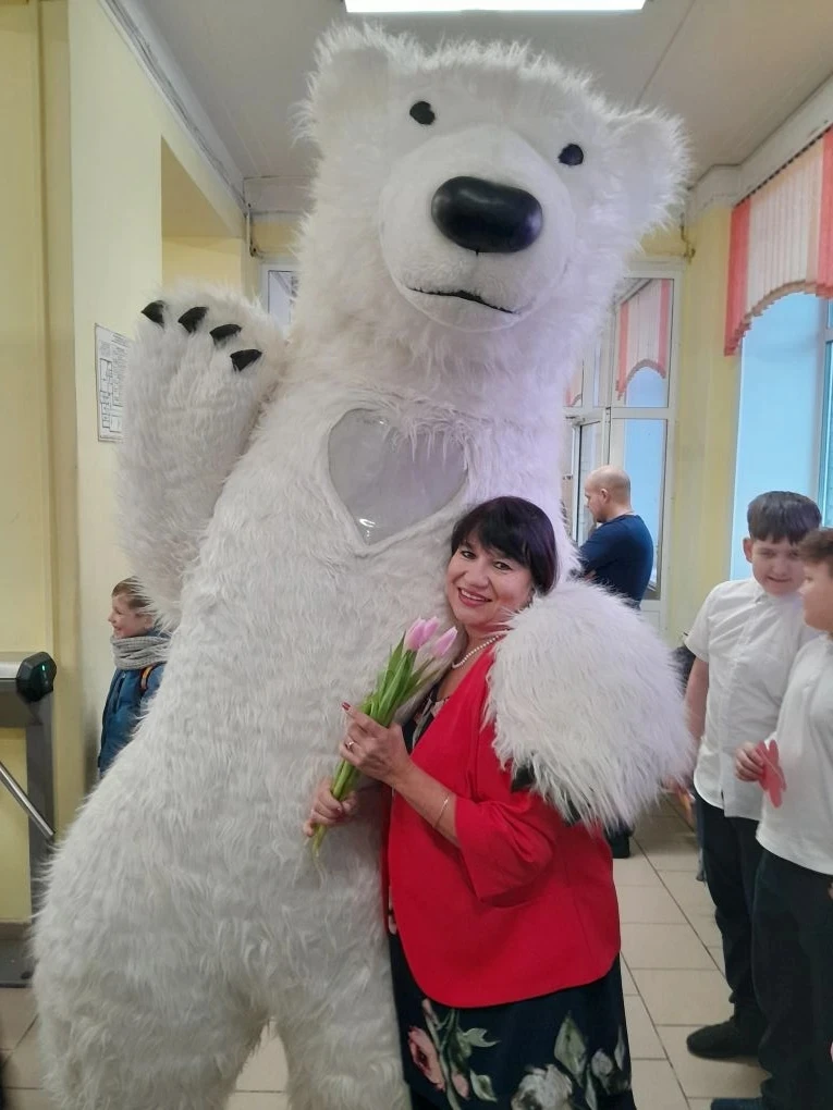 💐 Весенний букет из талантов и улыбок в МАОУ СОШ № 71 💐  Праздничное утро в нашей школе началось с о