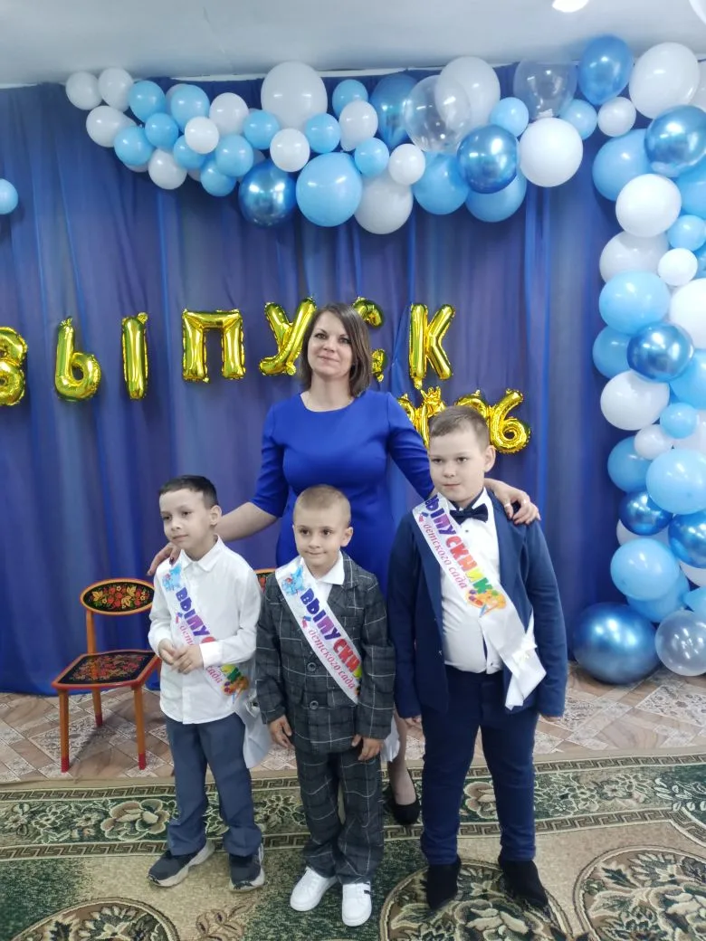 В нашем садике вновь выпускной.