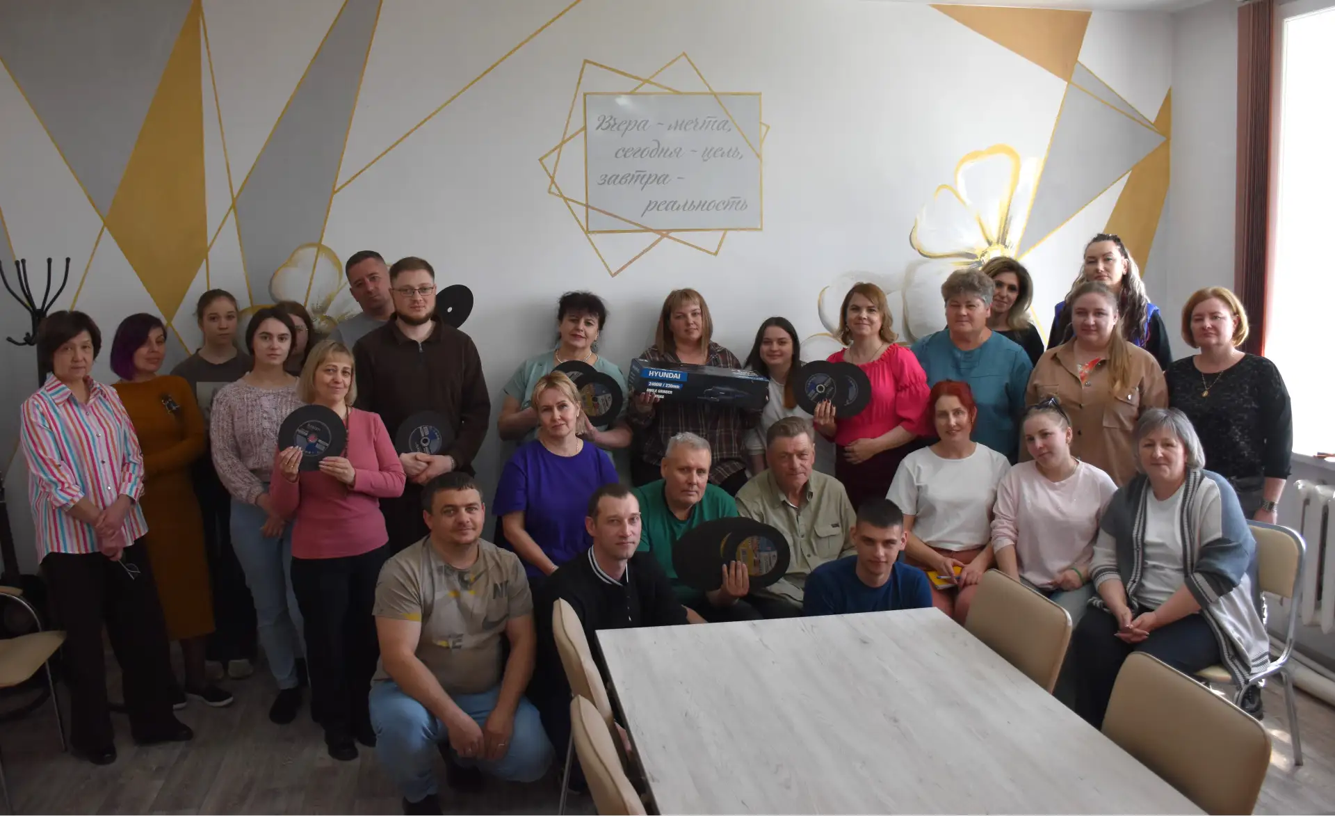 🇷🇺 Коллектив Центра Досуга «Сибирь» присоединился к сбору гуманитарной помощи для вое...