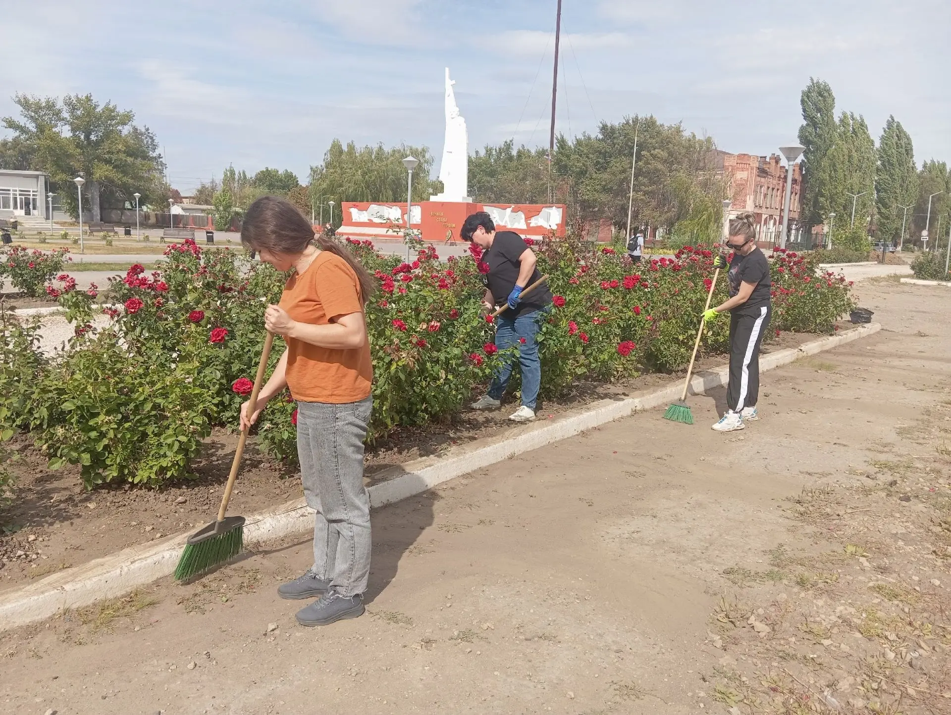 🧹 В рамках поддержания благоустройства сотрудники учреждения провели традиционный пятн...