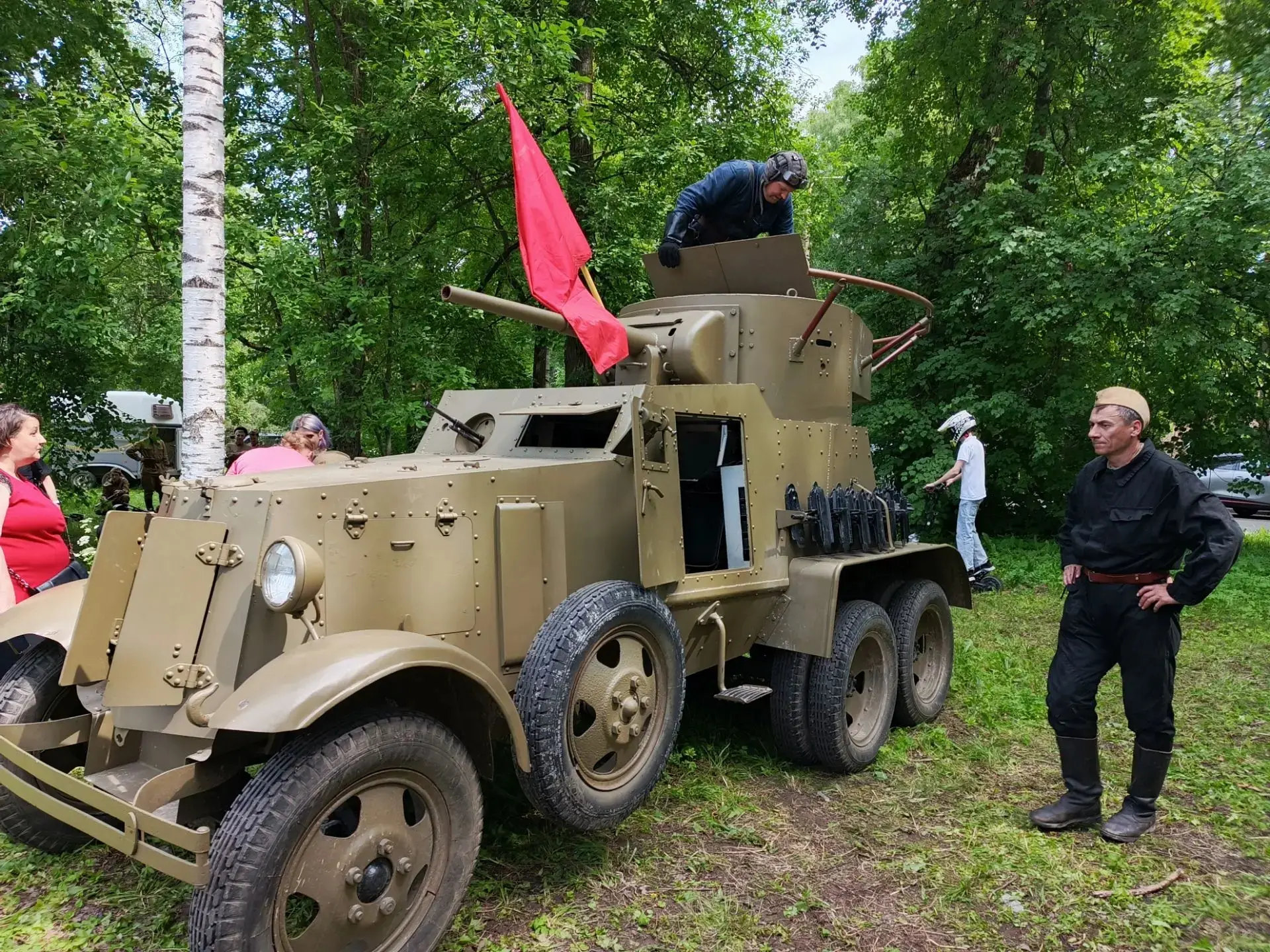 21 июня педагоги Дома творчества посетили военно-историческую реконструкцию "Свеча памяти", посвящён