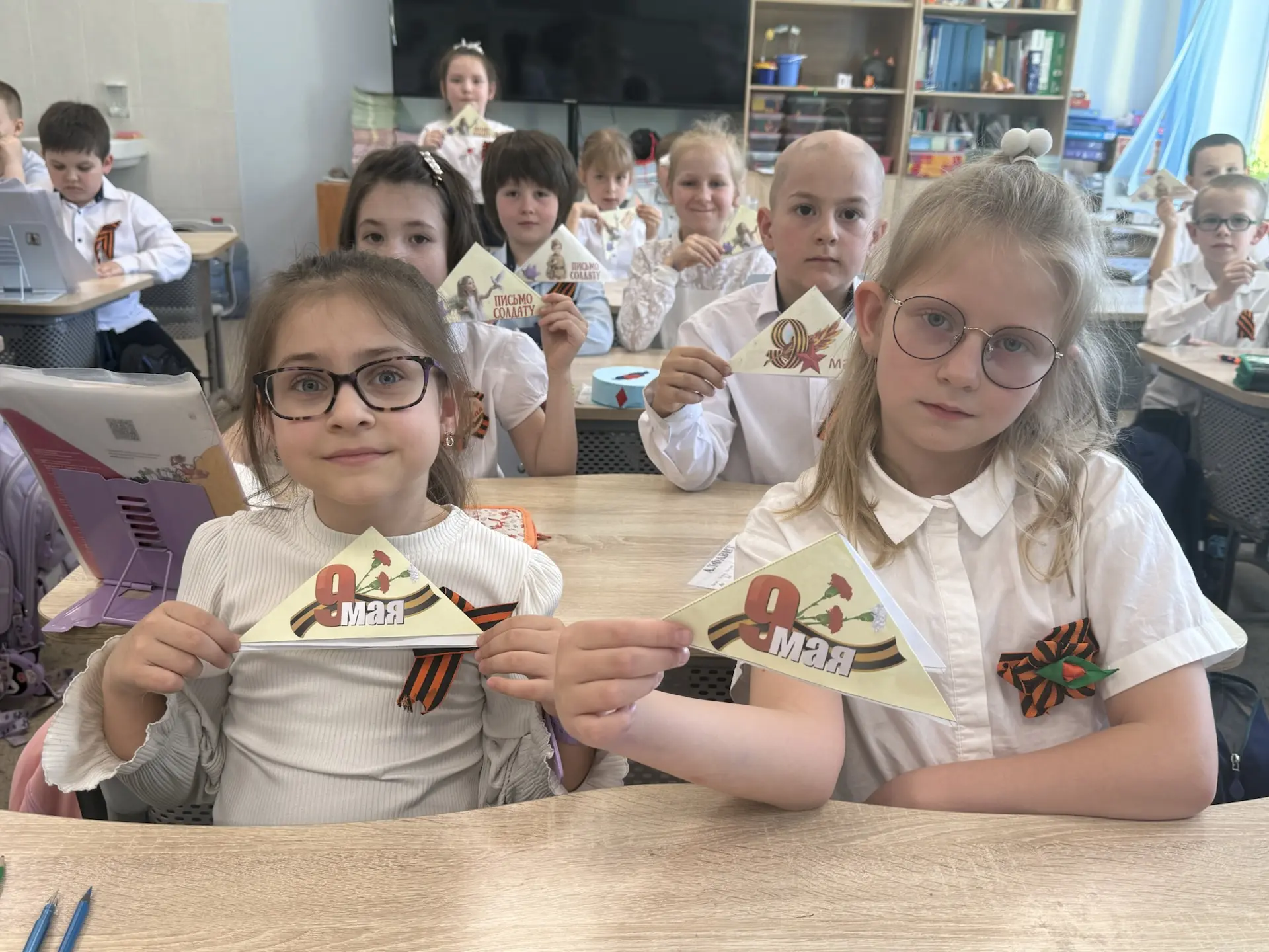 Маленькие письма — большая поддержка! ✉️❤️  Сегодня наш  1М класс написали трогательные послания бой