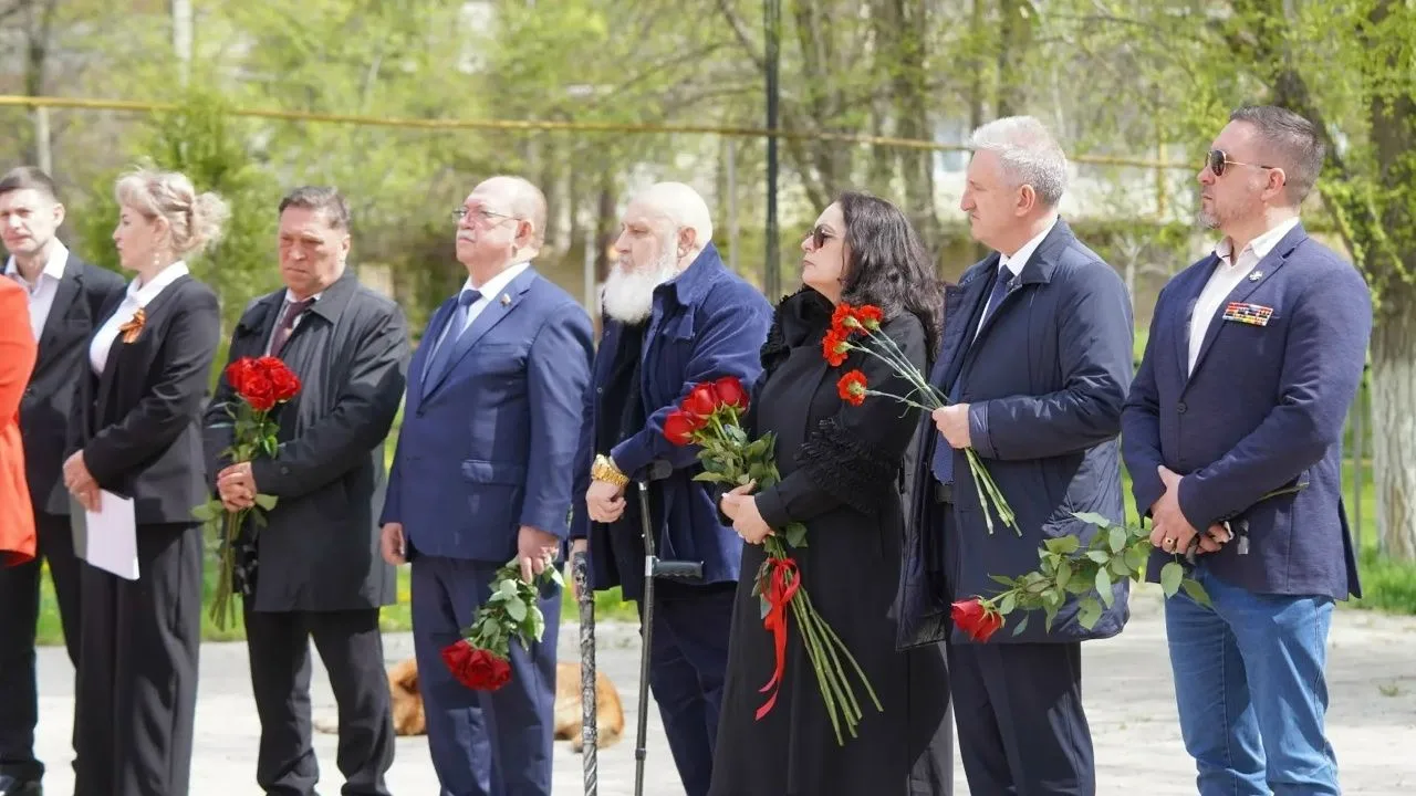 В рабочем поселке Красные Баррикады состоялось торжественное мероприятие по дополнению мемориала нов