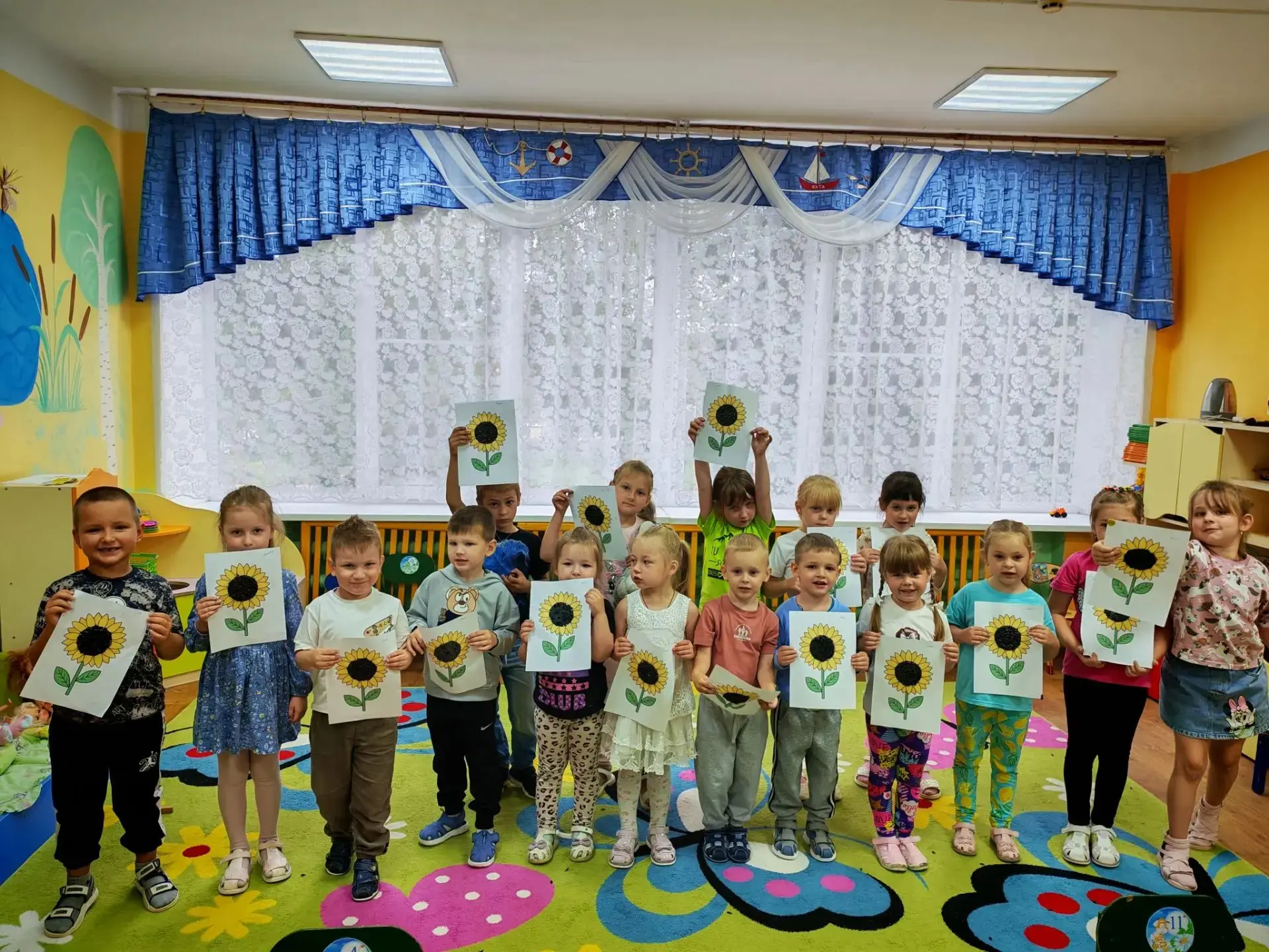 Солнышко в ладошках: как мы лепили подсолнухи! 🌻Сегодня на занятии по творчеству мы с ребятами прев
